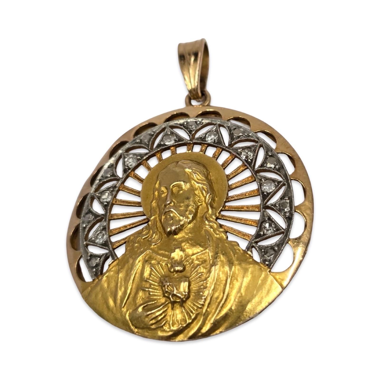 Ciondolo a medaglione del Sacro Cuore di Gesù d'epoca in 18 carati con accenti di diamanti a raggiera In condizioni buone in vendita a Miami, FL