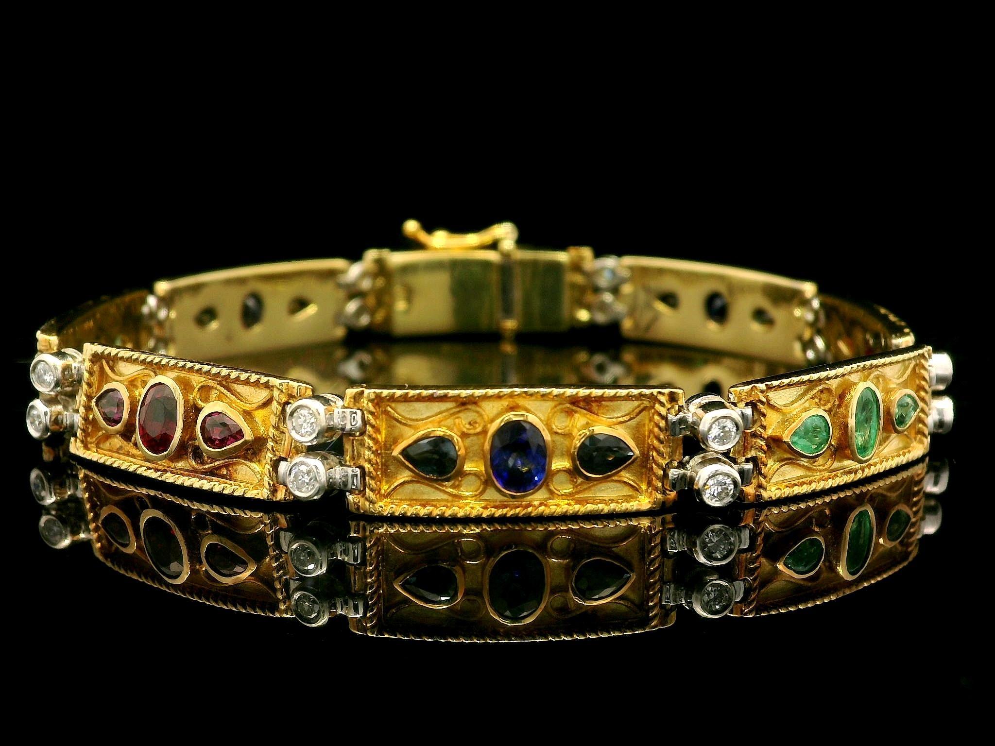 Taglio ovale Vintage 18k Solid Gold Emerald Ruby Sapphire & Diamond Wire Work Link Bracelet in vendita