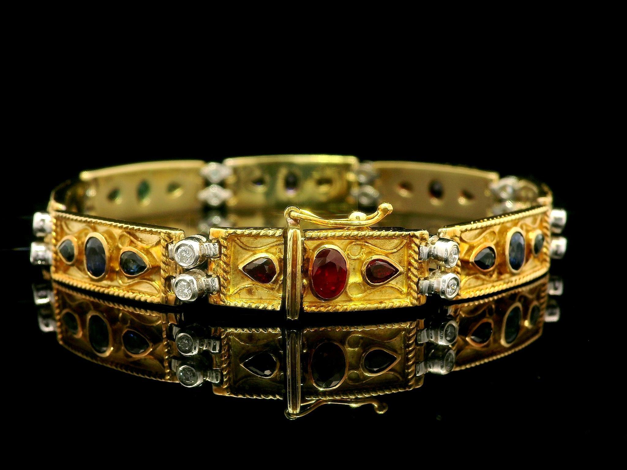 Donna Vintage 18k Solid Gold Emerald Ruby Sapphire & Diamond Wire Work Link Bracelet in vendita