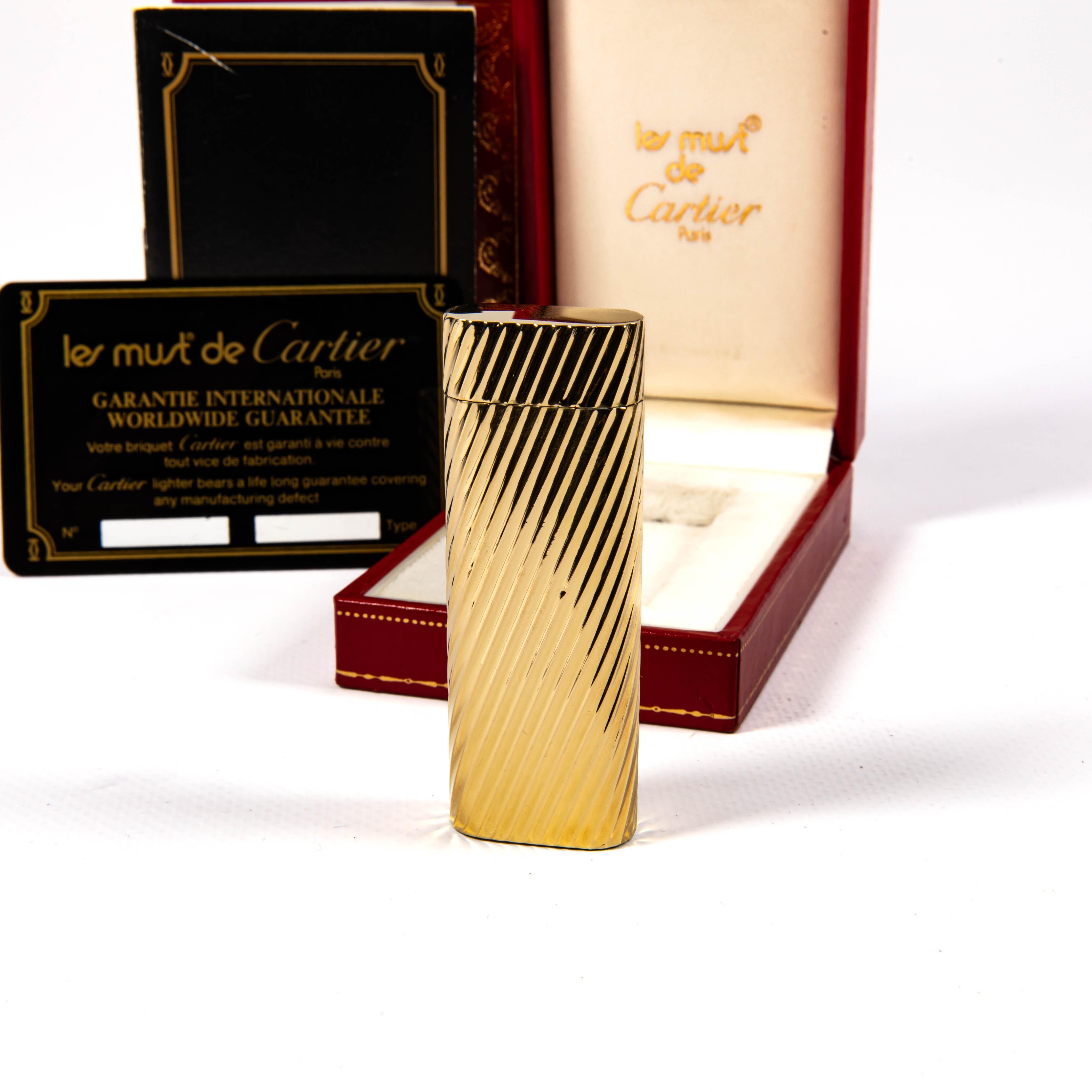 Accendino d'epoca in oro massiccio 18k CARTIER Les Must in scatola anni '70 In condizioni ottime in vendita a DELFT, NL
