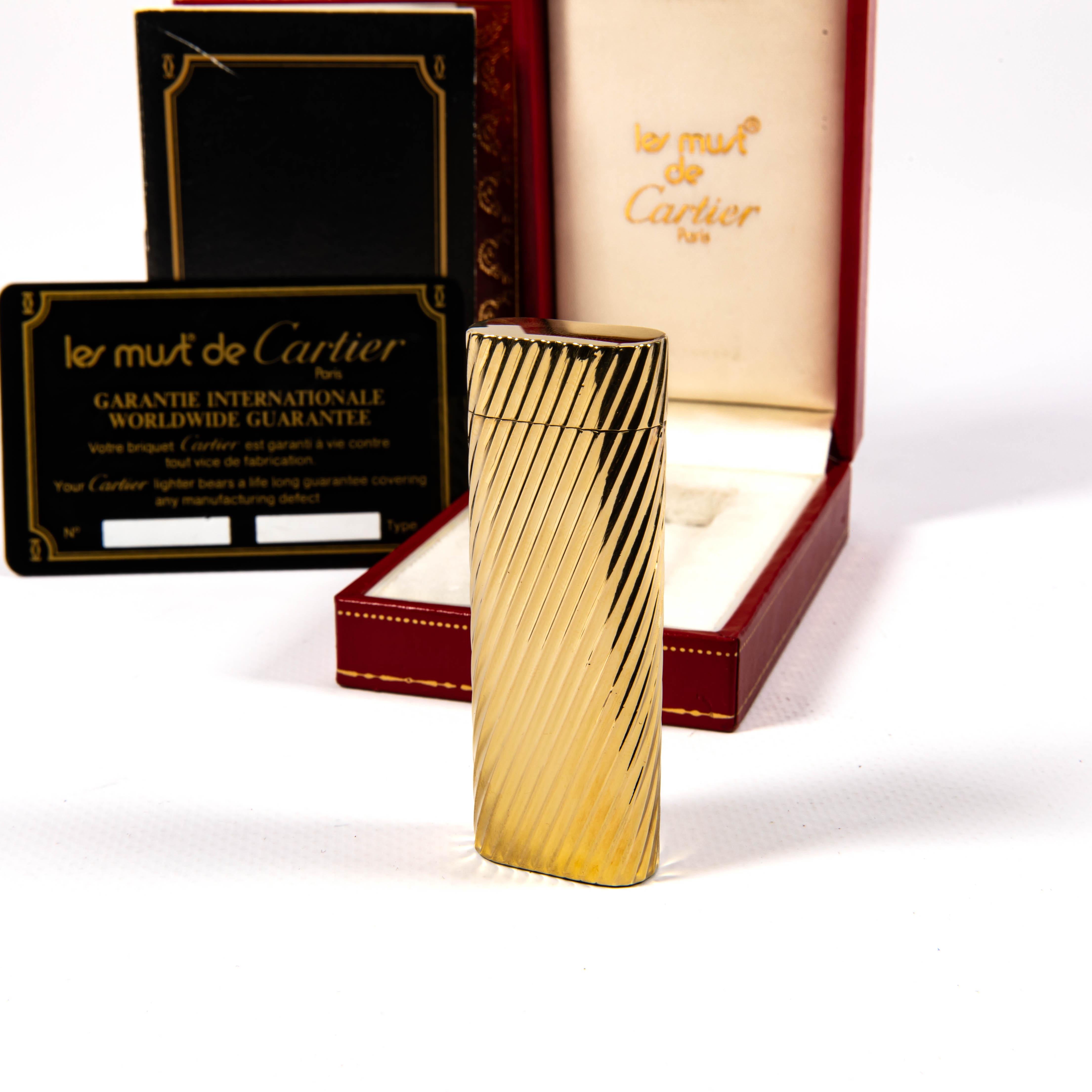 Accendino d'epoca in oro massiccio 18k CARTIER Les Must in scatola anni '70 in vendita 1