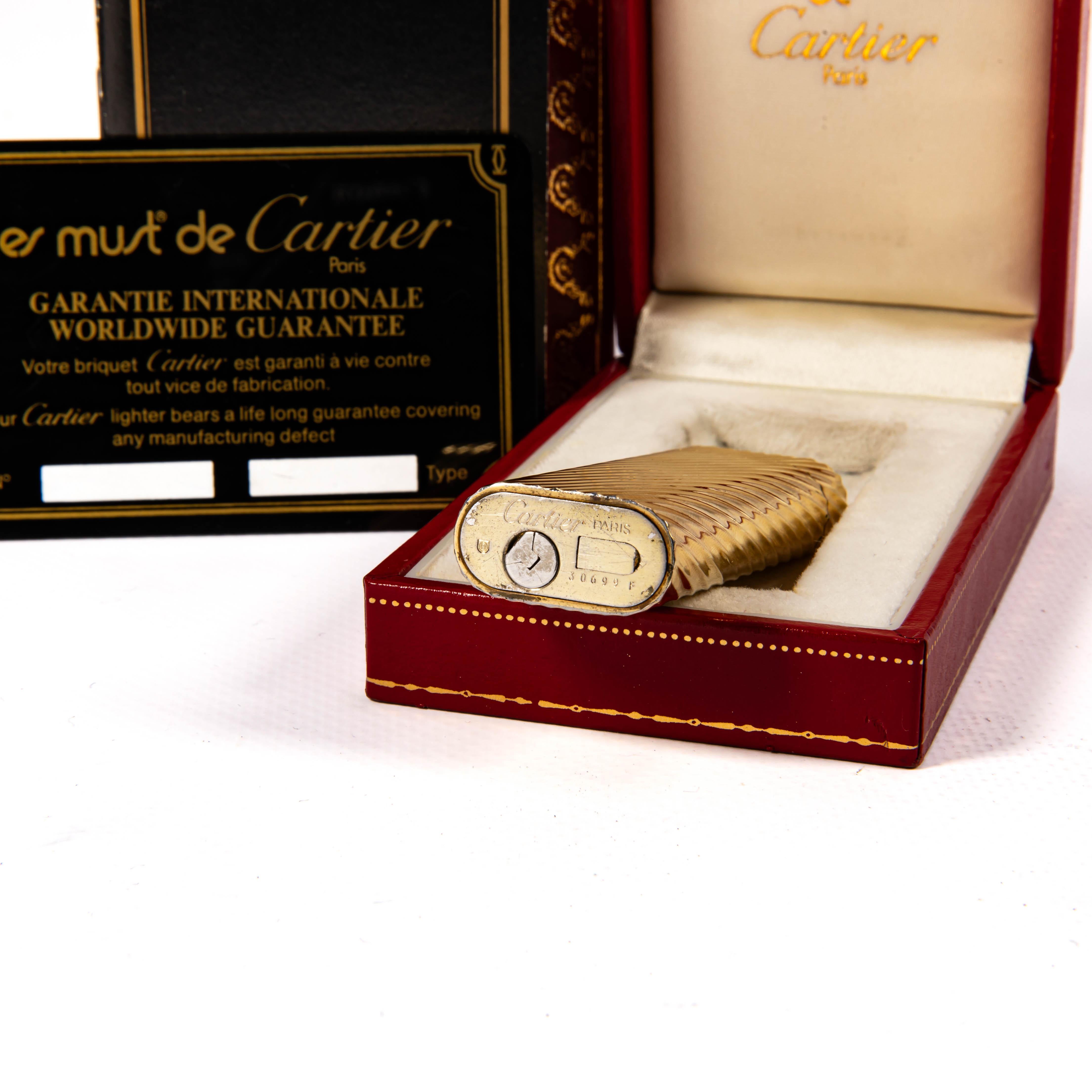 Accendino d'epoca in oro massiccio 18k CARTIER Les Must in scatola anni '70 in vendita 5