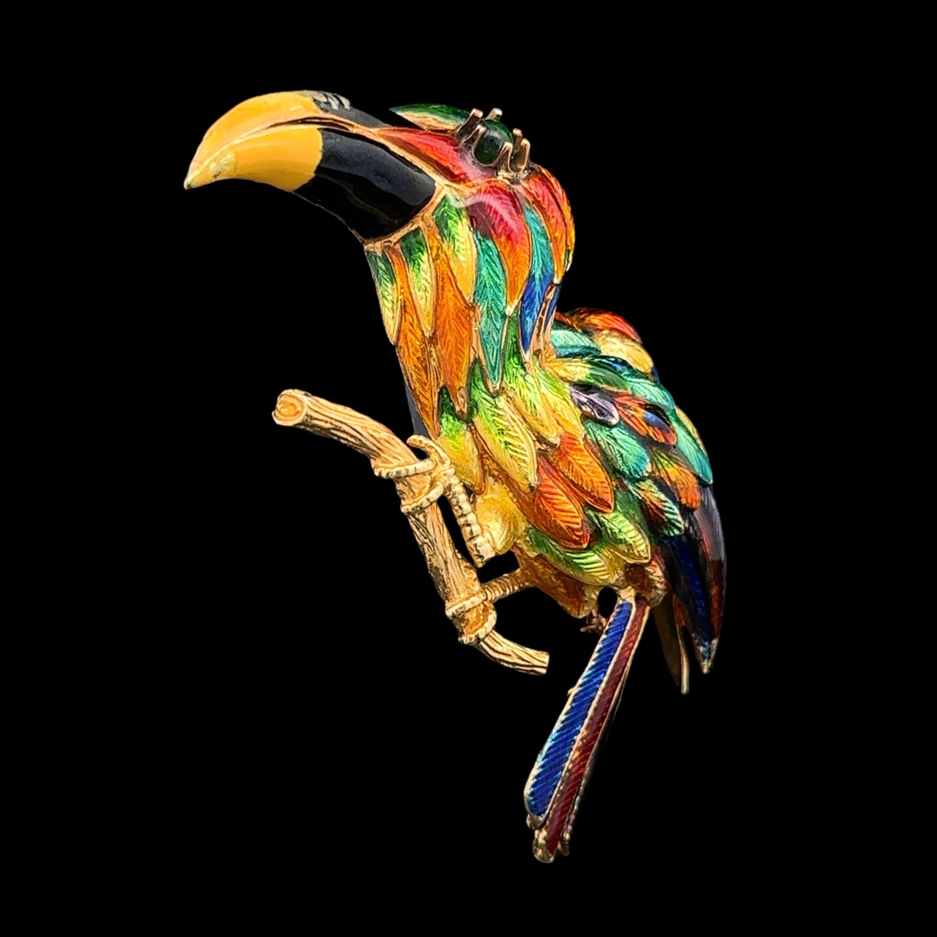 Donna Spilla d'epoca in oro massiccio 18 carati con smalto multicolore Tucano Pappagallo Uccello Grande in vendita