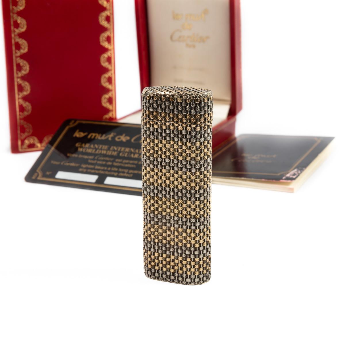 Vintage 18K Solid Gold sleeved Cartier Les must Lighter Complete in box 1970s In Good Condition In DELFT, NL