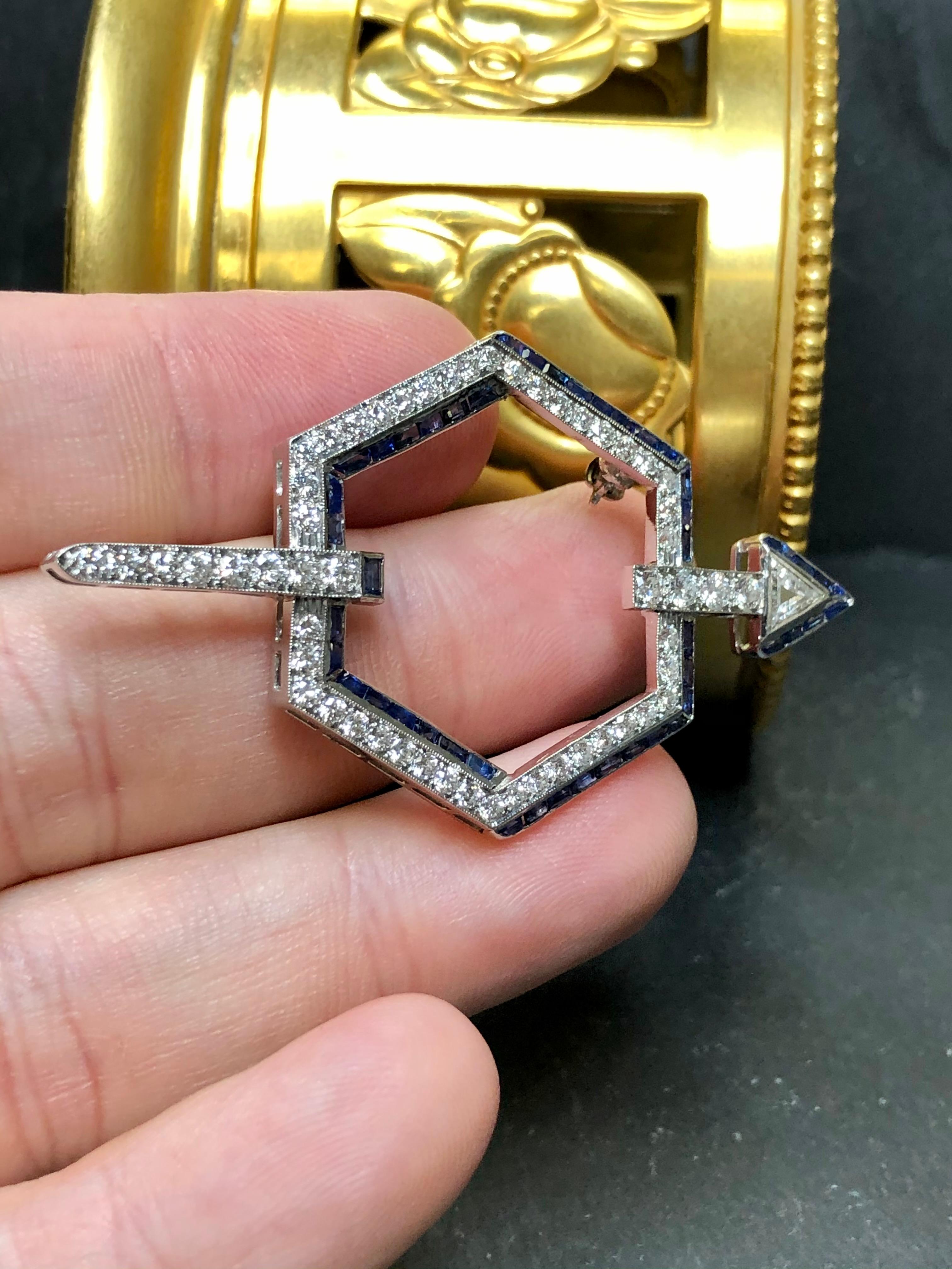 Women's or Men's Vintage 18K Trilliant Diamond Sapphire Arrow Brooch Pin 4.20cttw For Sale