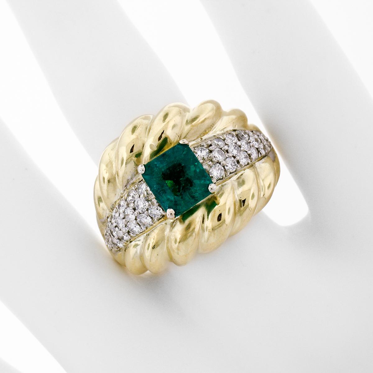 Vintage 18K TT Gold 2.29ctw GIA Colombian Emerald & Diamond Cocktail Ring In Excellent Condition For Sale In Montclair, NJ