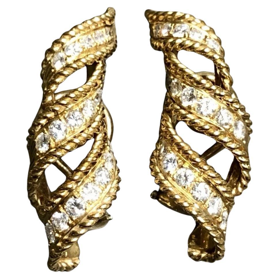 Vintage 18K Twisted Ribbon Diamond Huggie Earrings 1.70cttw Omega Backs im Angebot