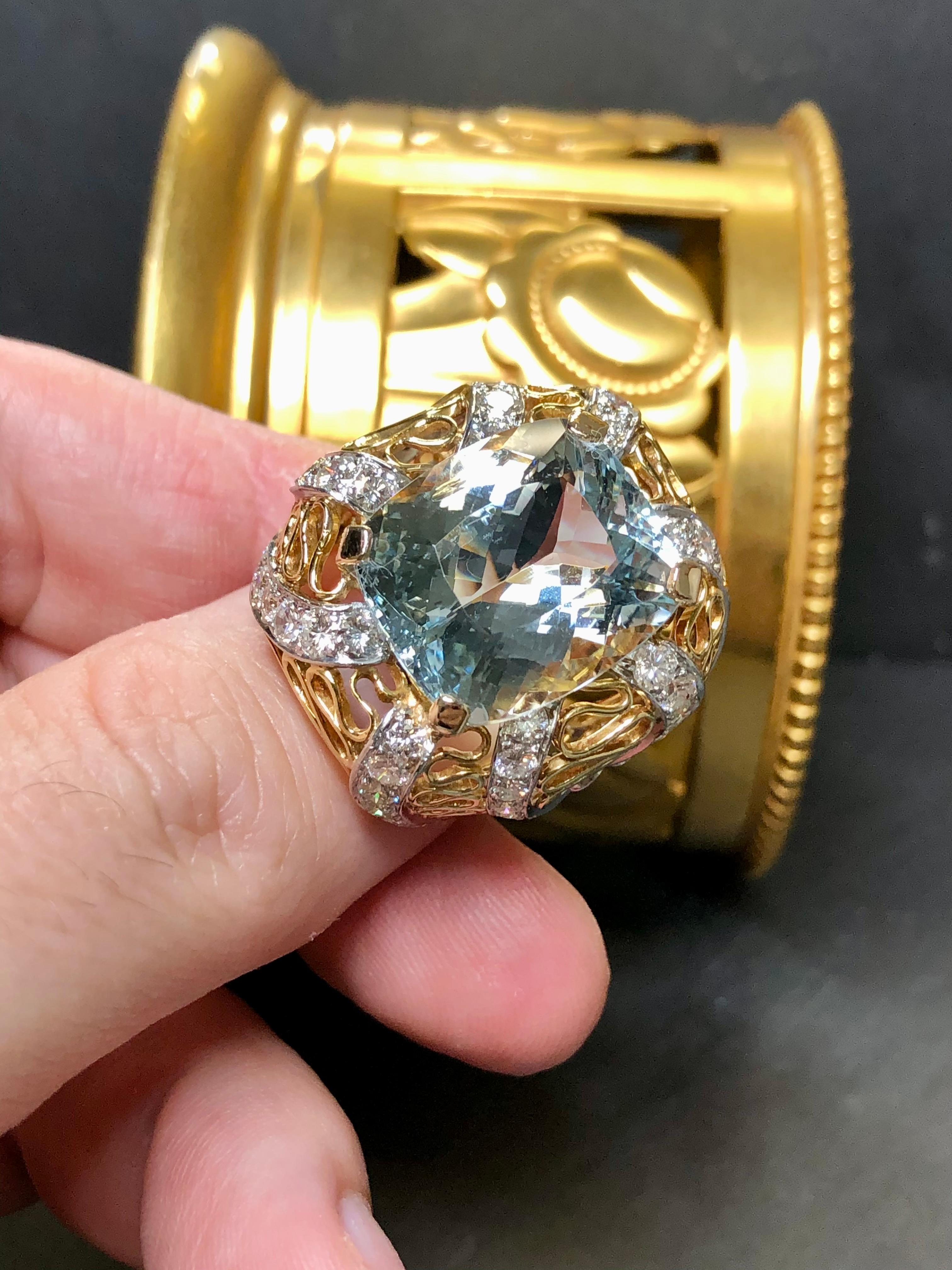 Vintage 18K Two Tone  Cushion Aquamarine Diamond Large Cocktail Ring 23.10cttw  In Good Condition For Sale In Winter Springs, FL