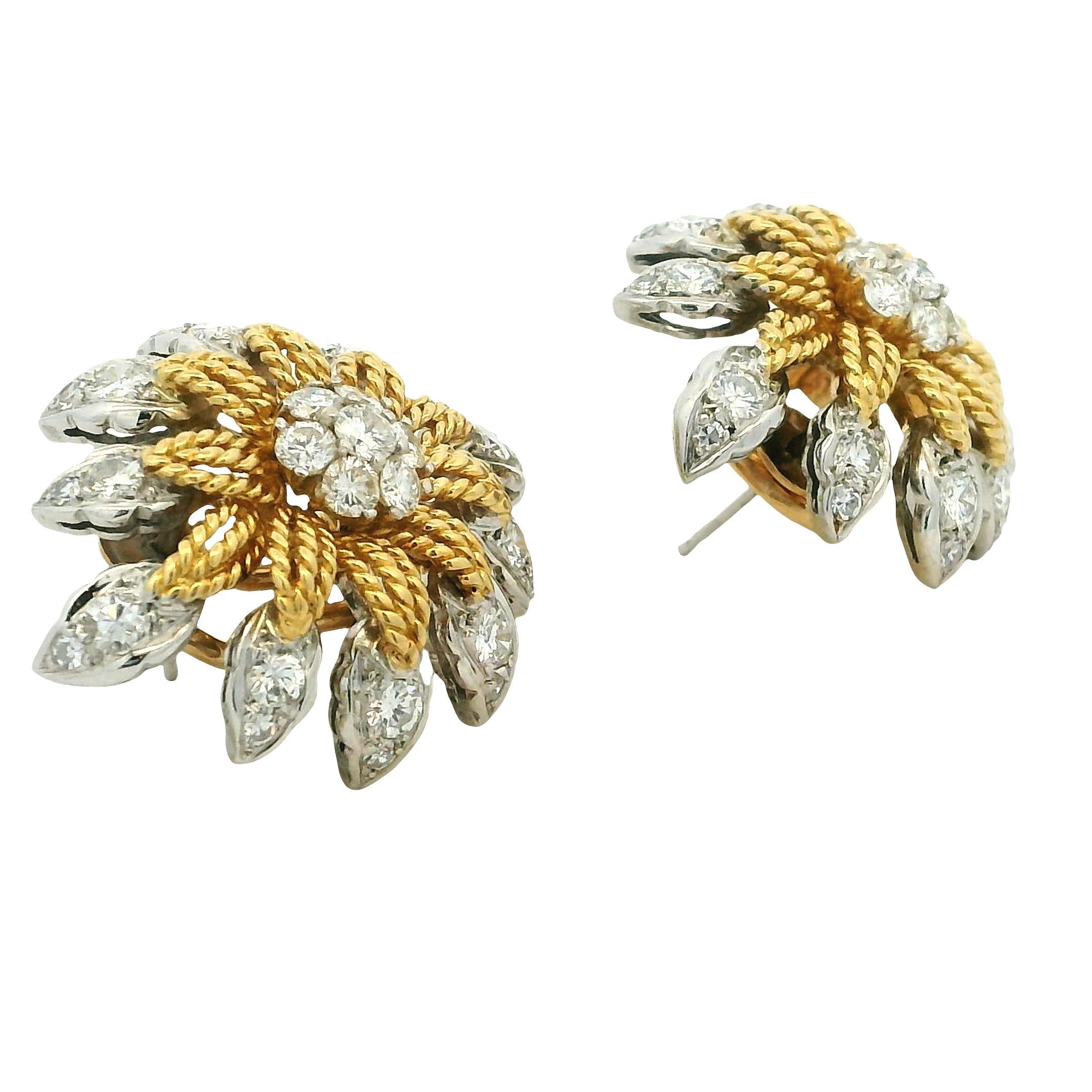 Taglio rotondo Orecchini a clip d'epoca in oro bicolore 18 carati con 2,95 carati di diamanti - Design floreale in vendita