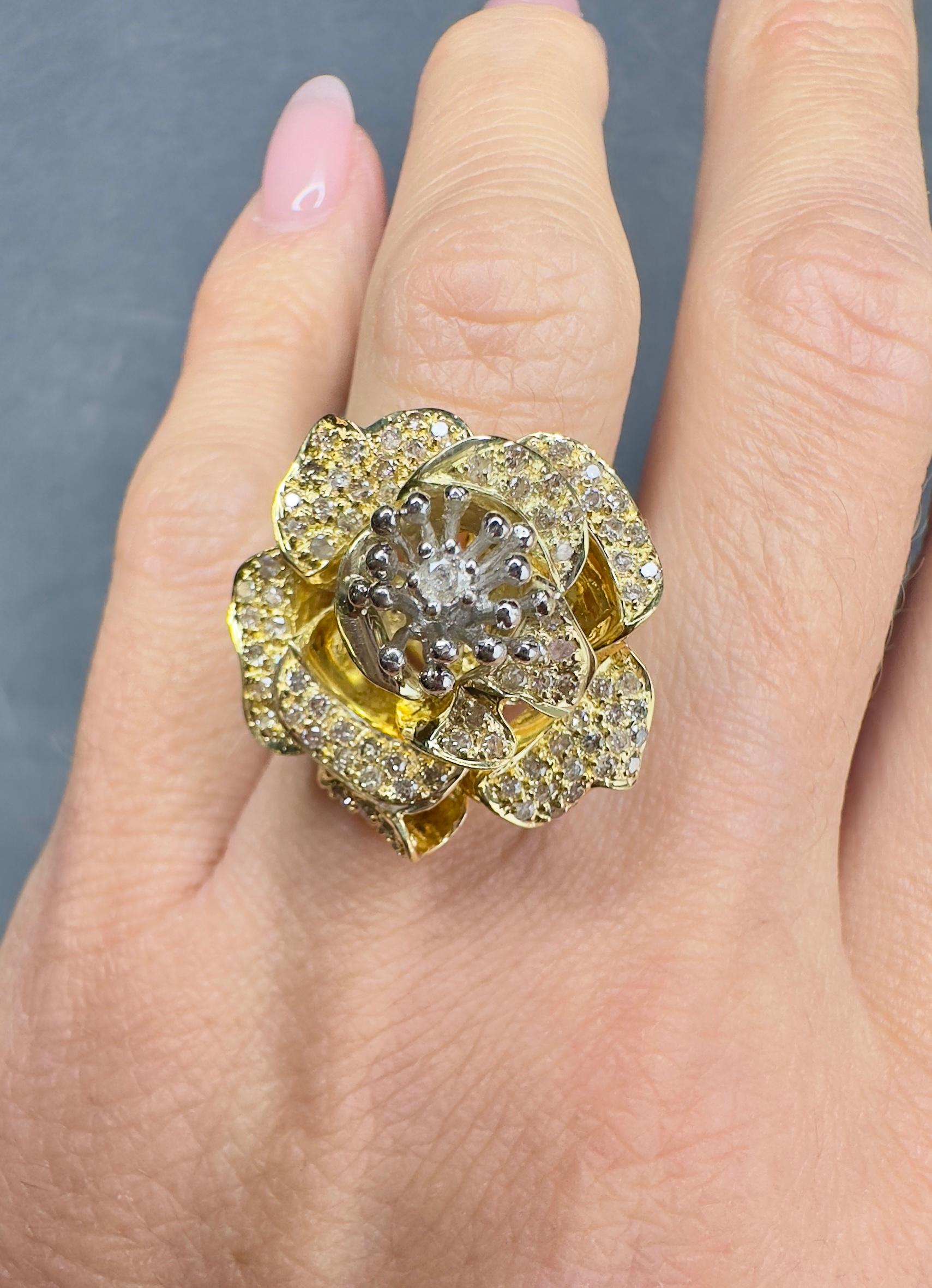 Women's Vintage 18k Two Tone Gold Unique Flower Diamond Ring For Sale