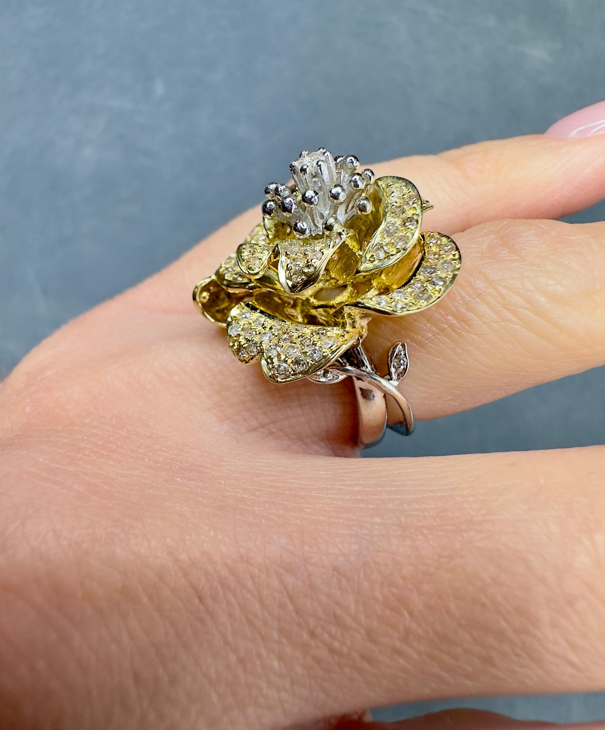 Vintage 18k Two Tone Gold Unique Flower Diamond Ring For Sale 1