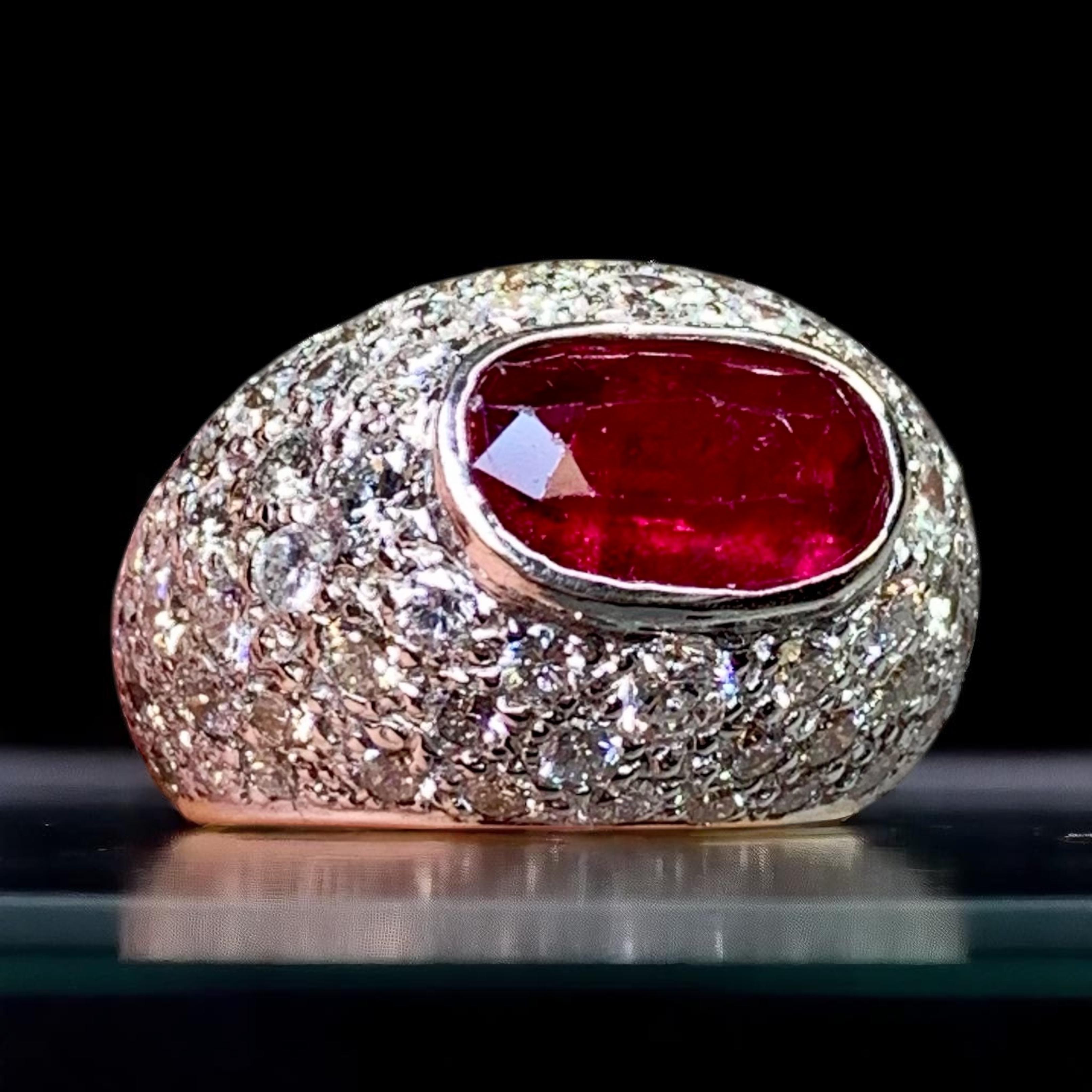 Vintage By 18 carati, due toni, anello ovale di rubino vivo con pavé di diamanti a cupola, GIA 5,50ctw in vendita 7