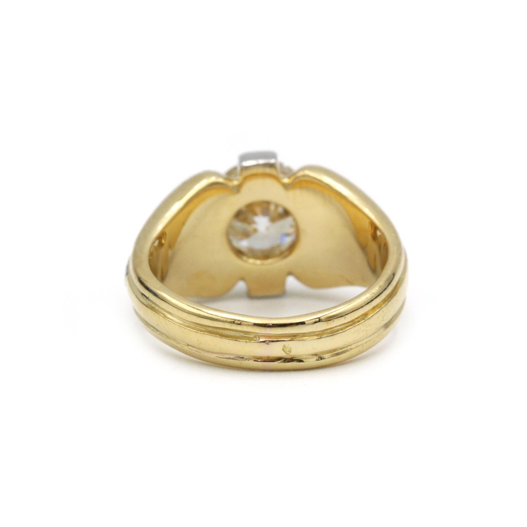 Vintage 18K Two-Tone Yellow & White Gold Signet Ring with 2.00 Ct Old European In Good Condition For Sale In MONTMORENCY, FR