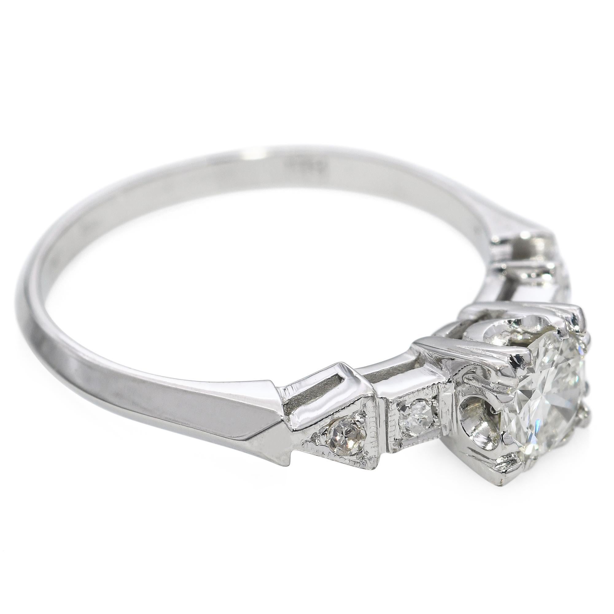 Bague de fiançailles vintage en or blanc 18 carats avec diamants 0,52 carat en vente 1