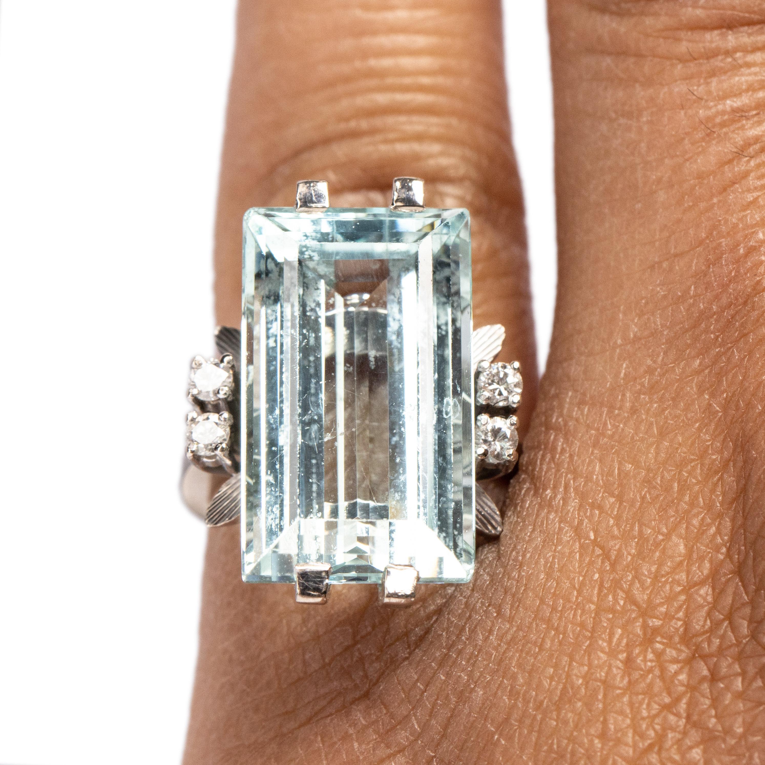 Vintage 18K White Gold 11.2 Ct Step Cut Aquamarine Cocktail Ring In Good Condition For Sale In Addison, TX