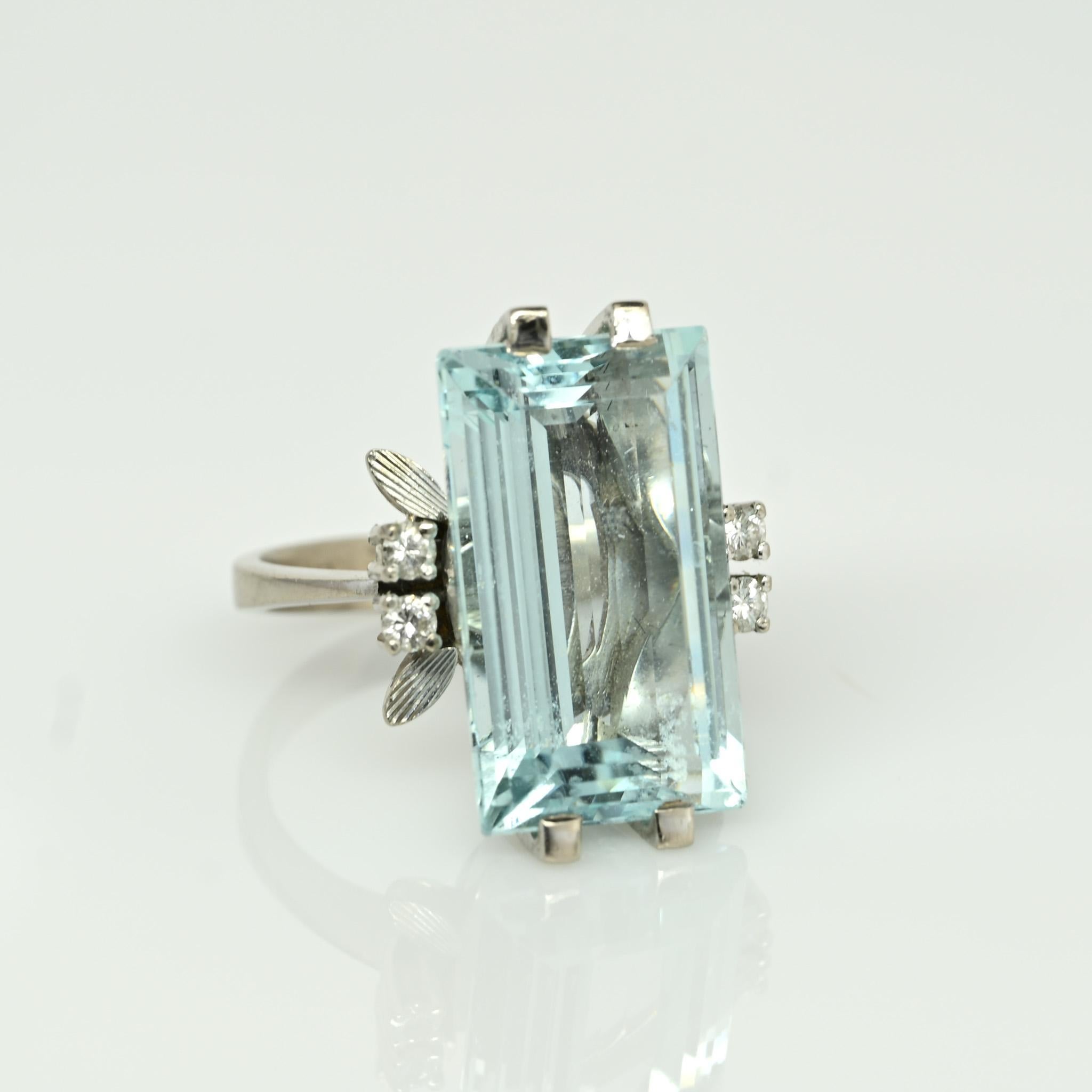 Vintage 18K White Gold 11.2 Ct Step Cut Aquamarine Cocktail Ring 2