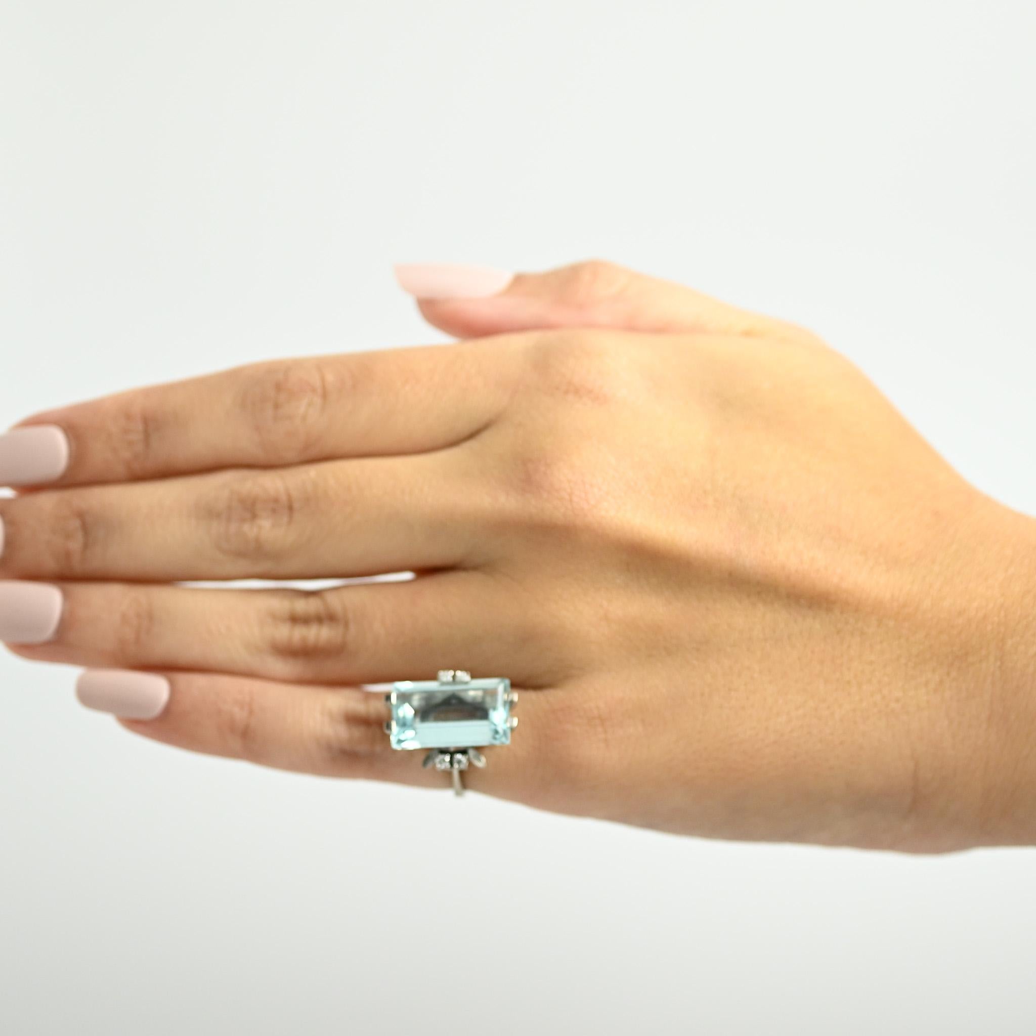 Vintage 18K White Gold 11.2 Ct Step Cut Aquamarine Cocktail Ring 3