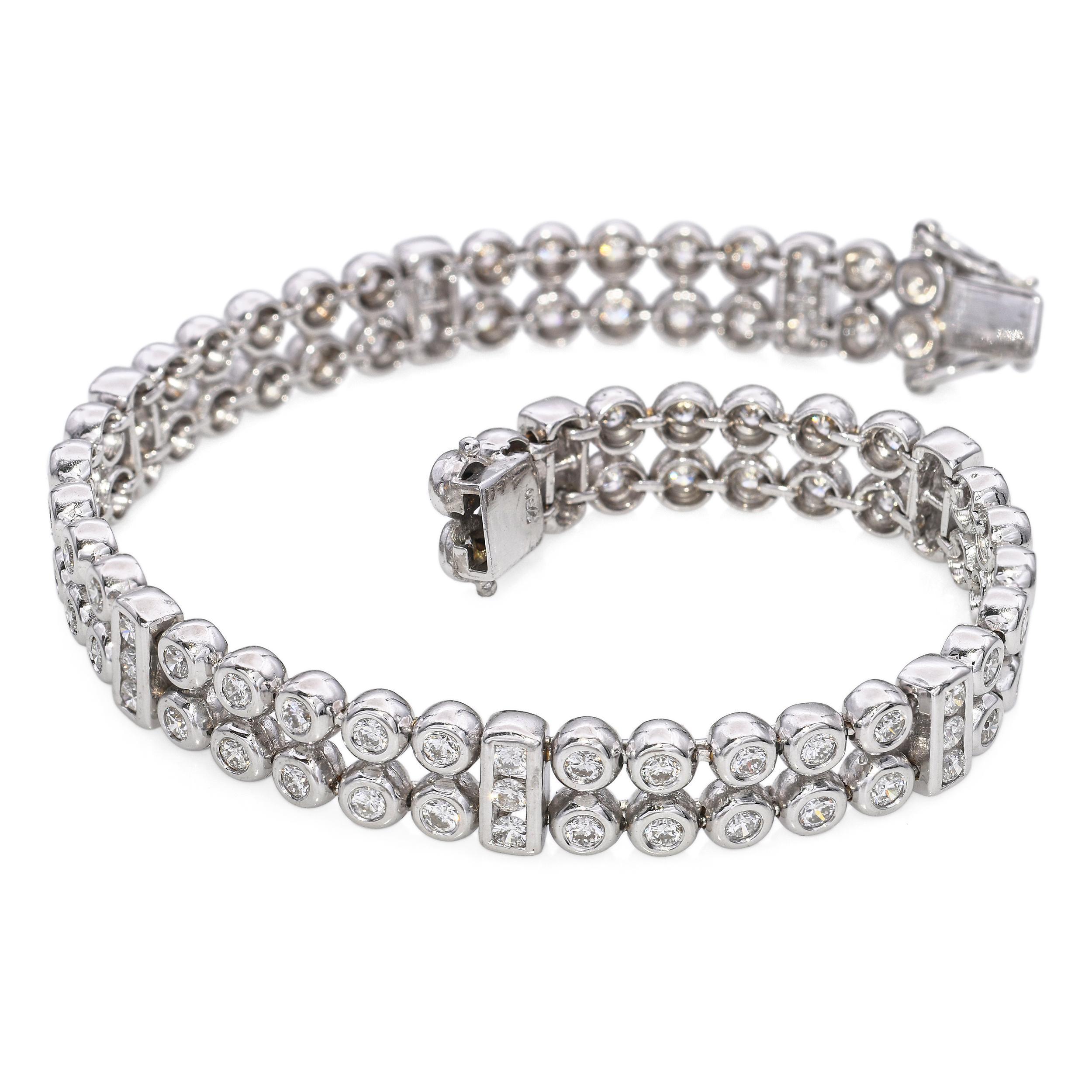 Women's Vintage 18k White Gold 1.32tcw Diamond Tennis Bracelet For Sale