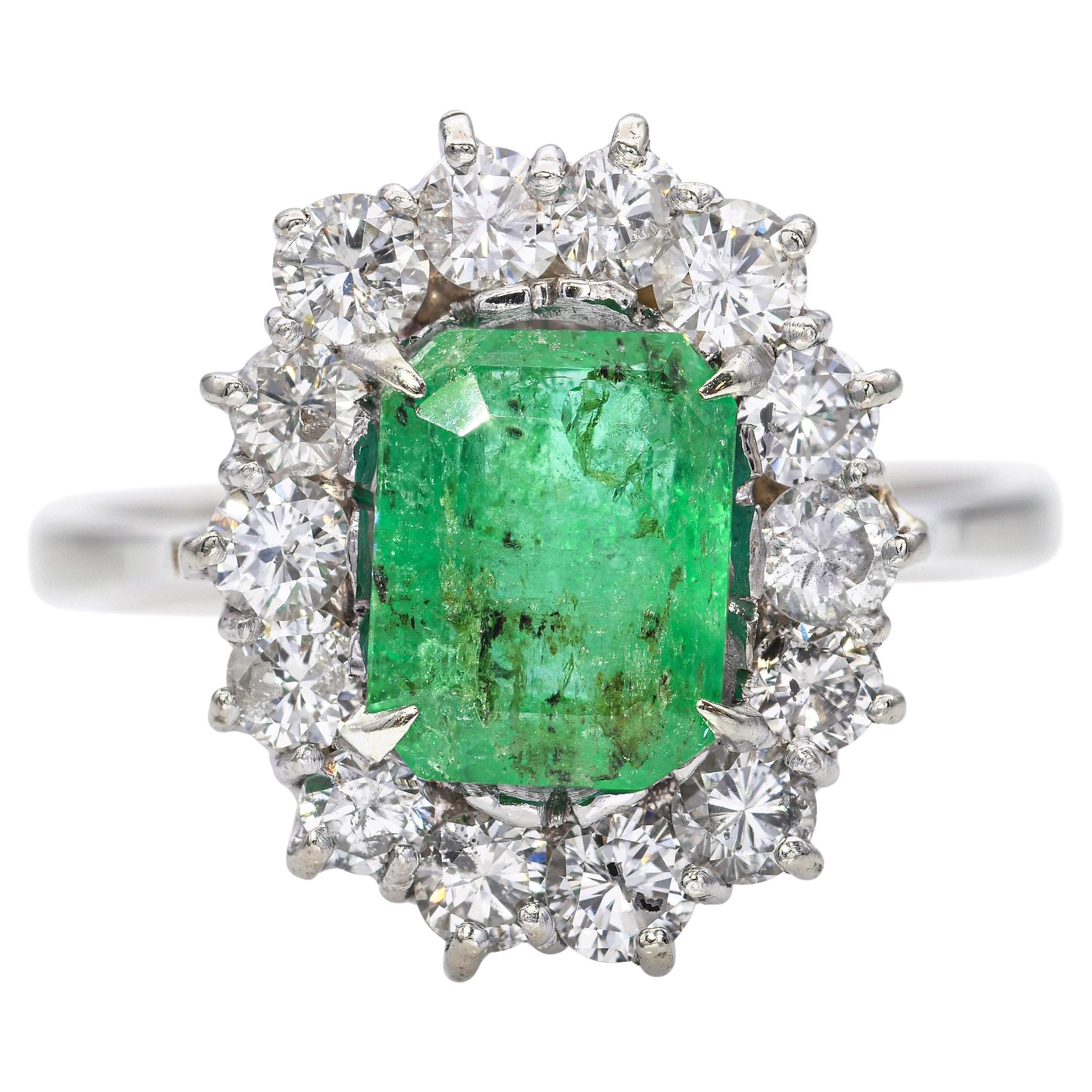 Vintage 18k Weißgold 1,49ct Smaragd und 0,42tcw Diamant Halo Ring