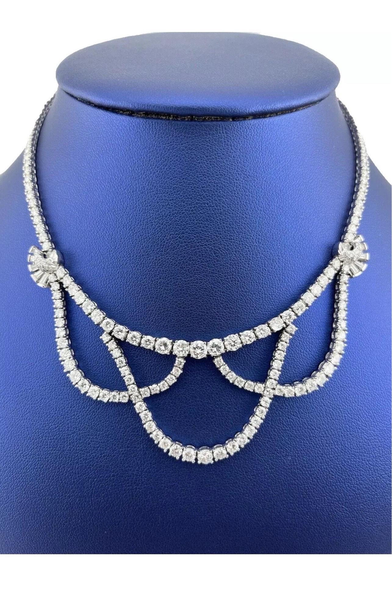 Taglio rotondo Collana da cocktail vintage in oro bianco 18 carati con diamanti tondi a baguette 14 carati in vendita