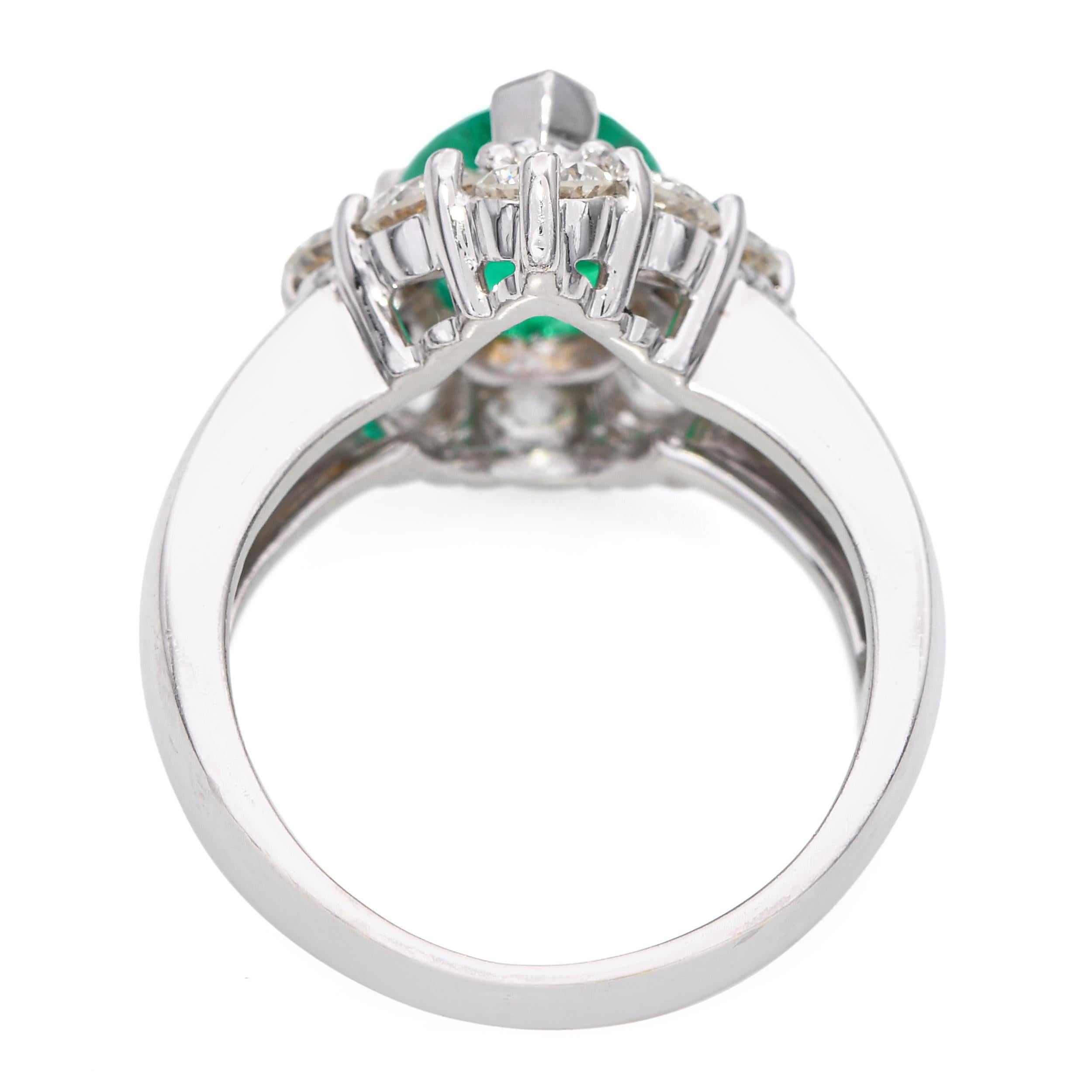 Vintage 18k Weißgold 1,91ct Smaragd 1,70ct Diamant Halo Ring im Angebot 1