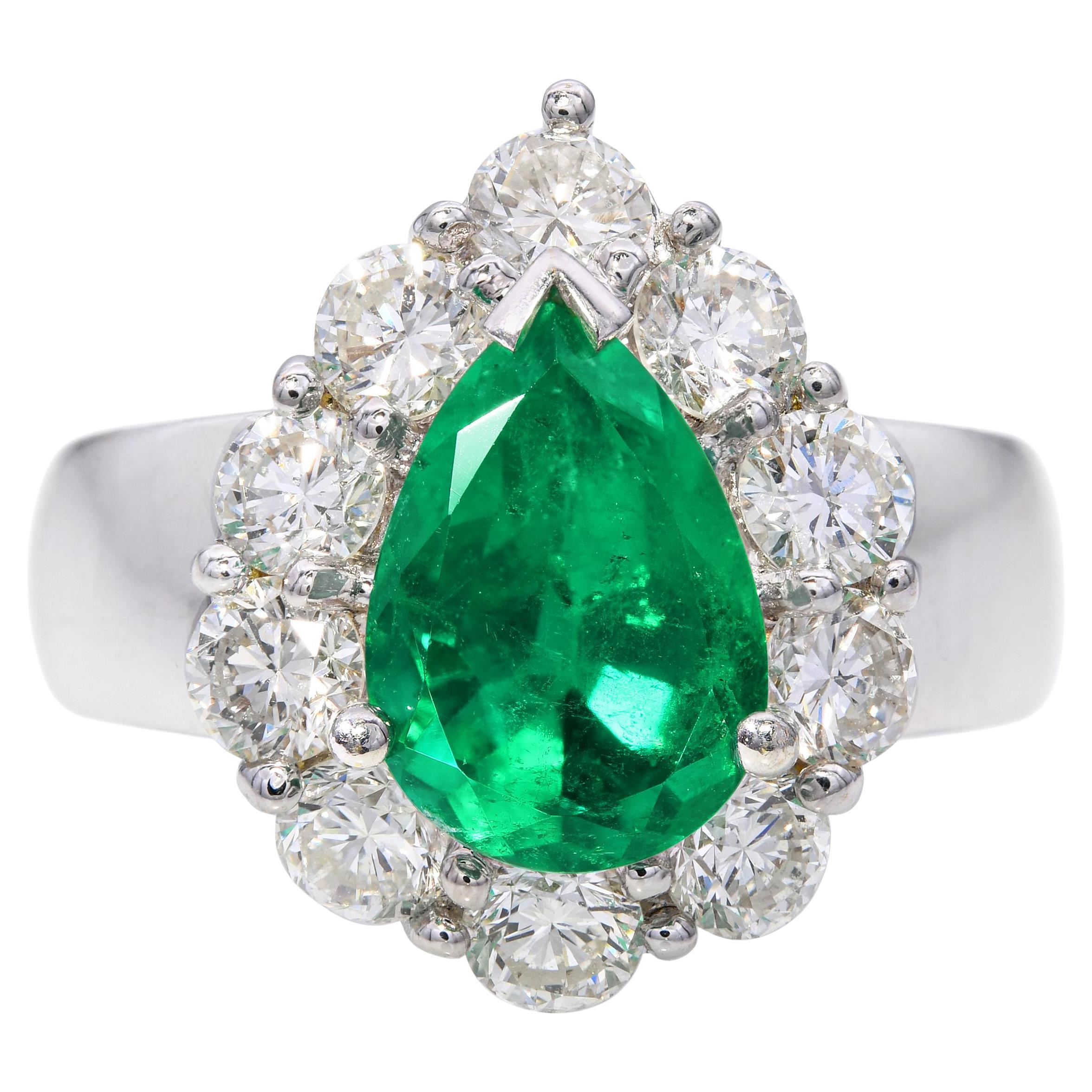Anello Vintage in oro bianco 18k con smeraldo da 1,91 carati e diamante a raggiera da 1,70 carati