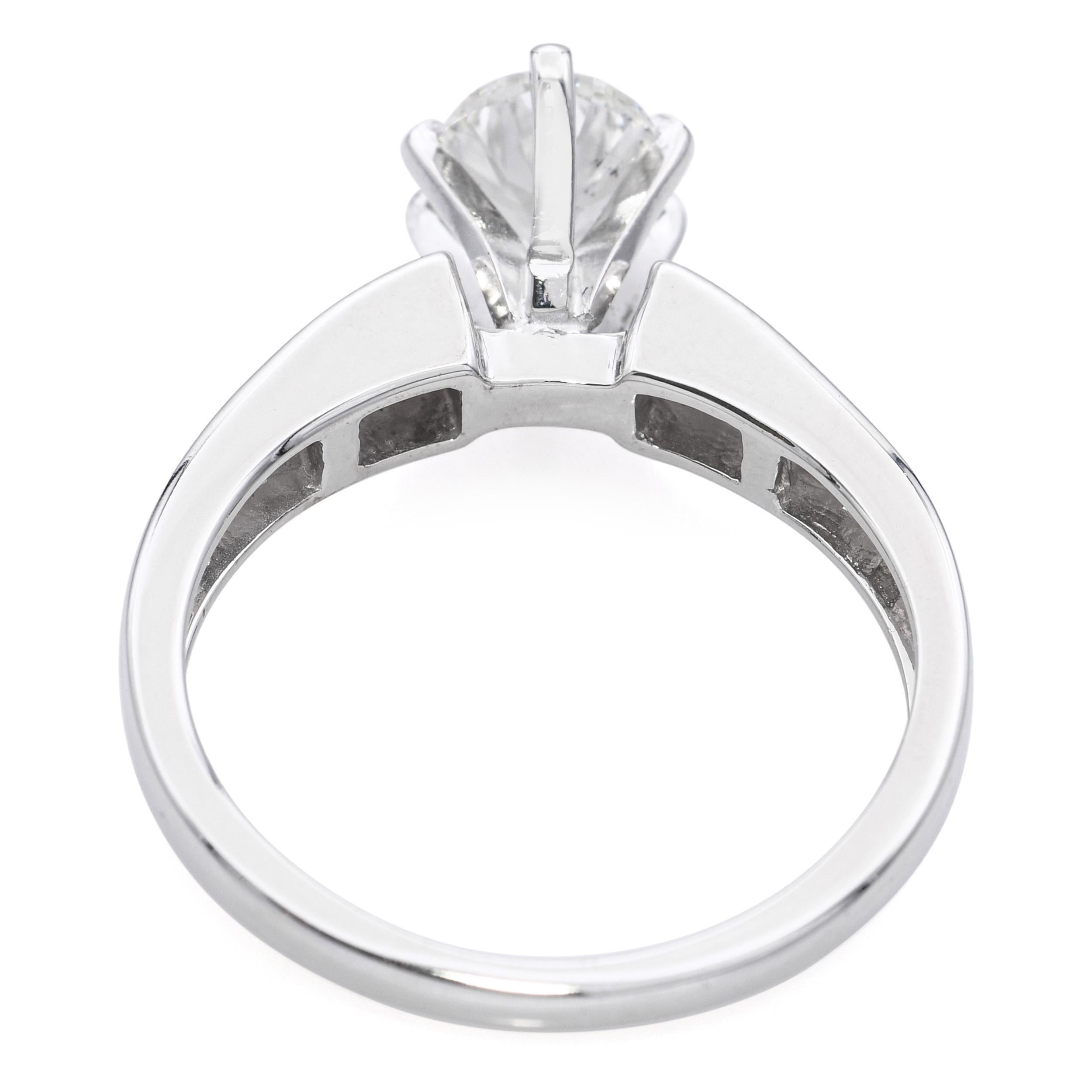 Donna Anello di fidanzamento vintage in oro bianco 18k con diamante da 2,02tcw in vendita