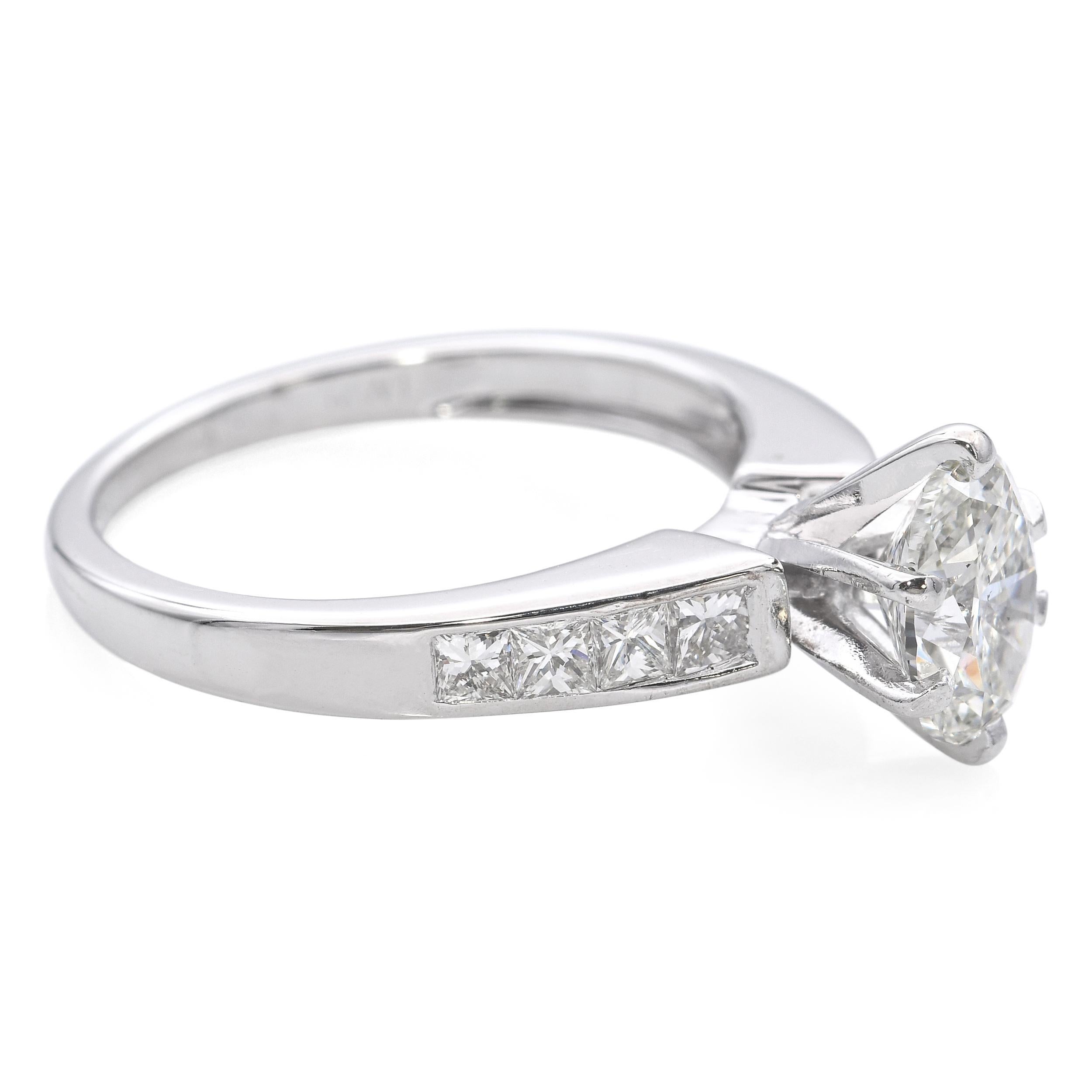 Anello di fidanzamento vintage in oro bianco 18k con diamante da 2,02tcw in vendita 1
