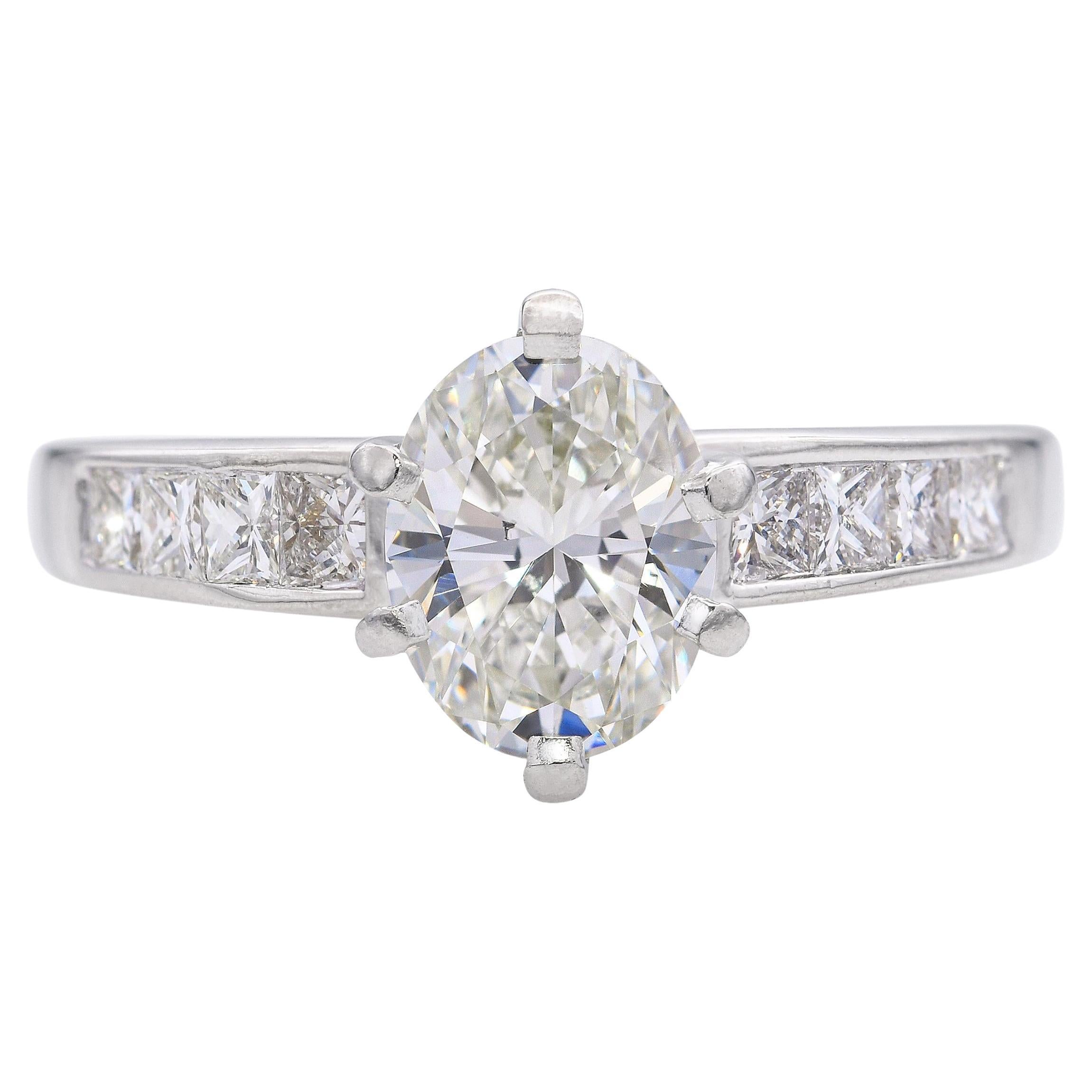 Anello di fidanzamento vintage in oro bianco 18k con diamante da 2,02tcw in vendita