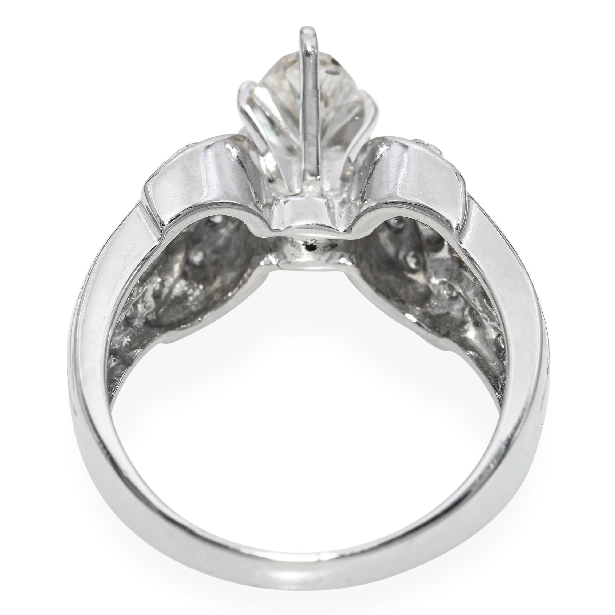 Bague vintage en or blanc 18 carats avec diamant marquise de 2,0 carats Pour femmes en vente