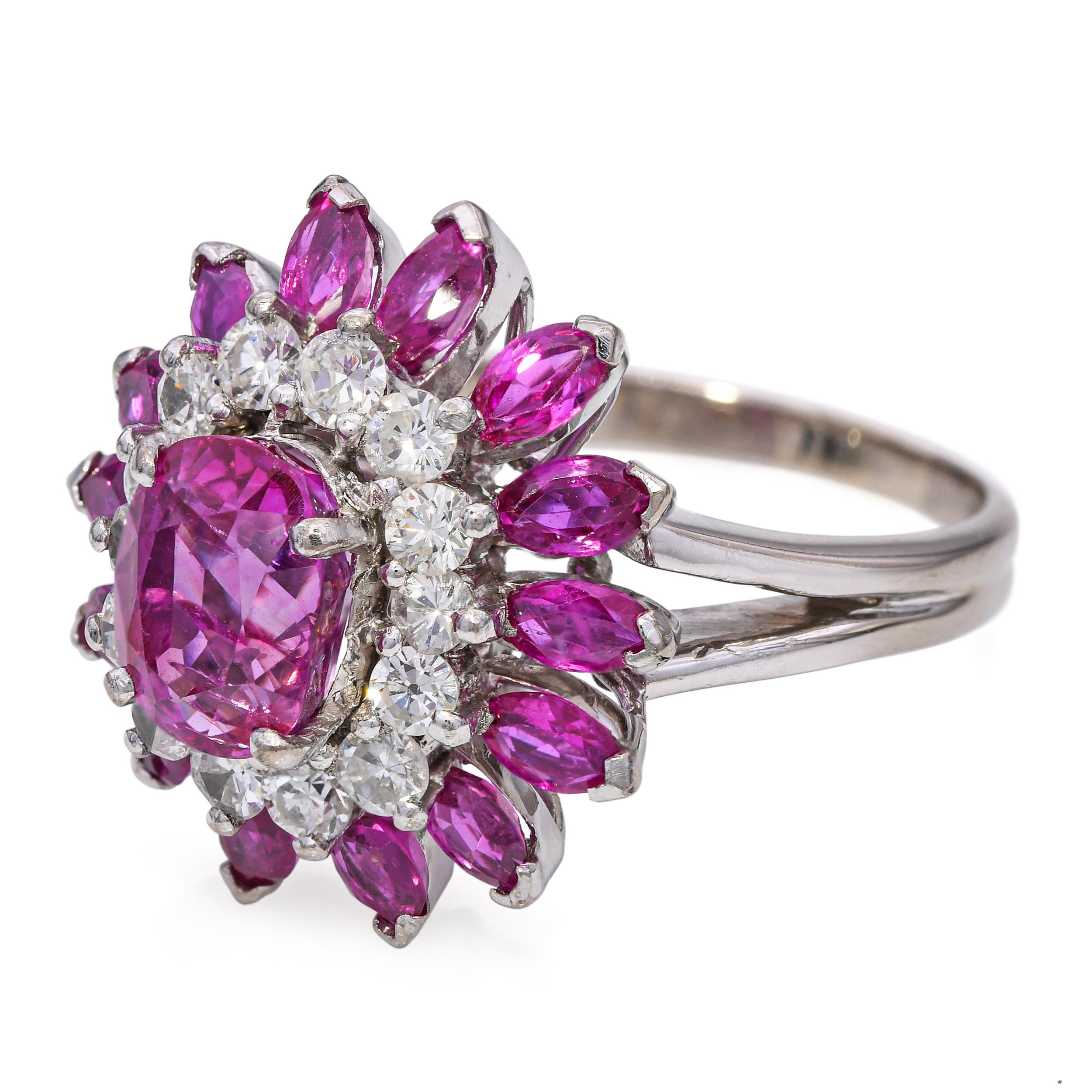 Vintage 18k Weißgold 2,51ct Vivid rötlich-rosa Saphir & Diamant Ring im Zustand „Gut“ im Angebot in New York, NY