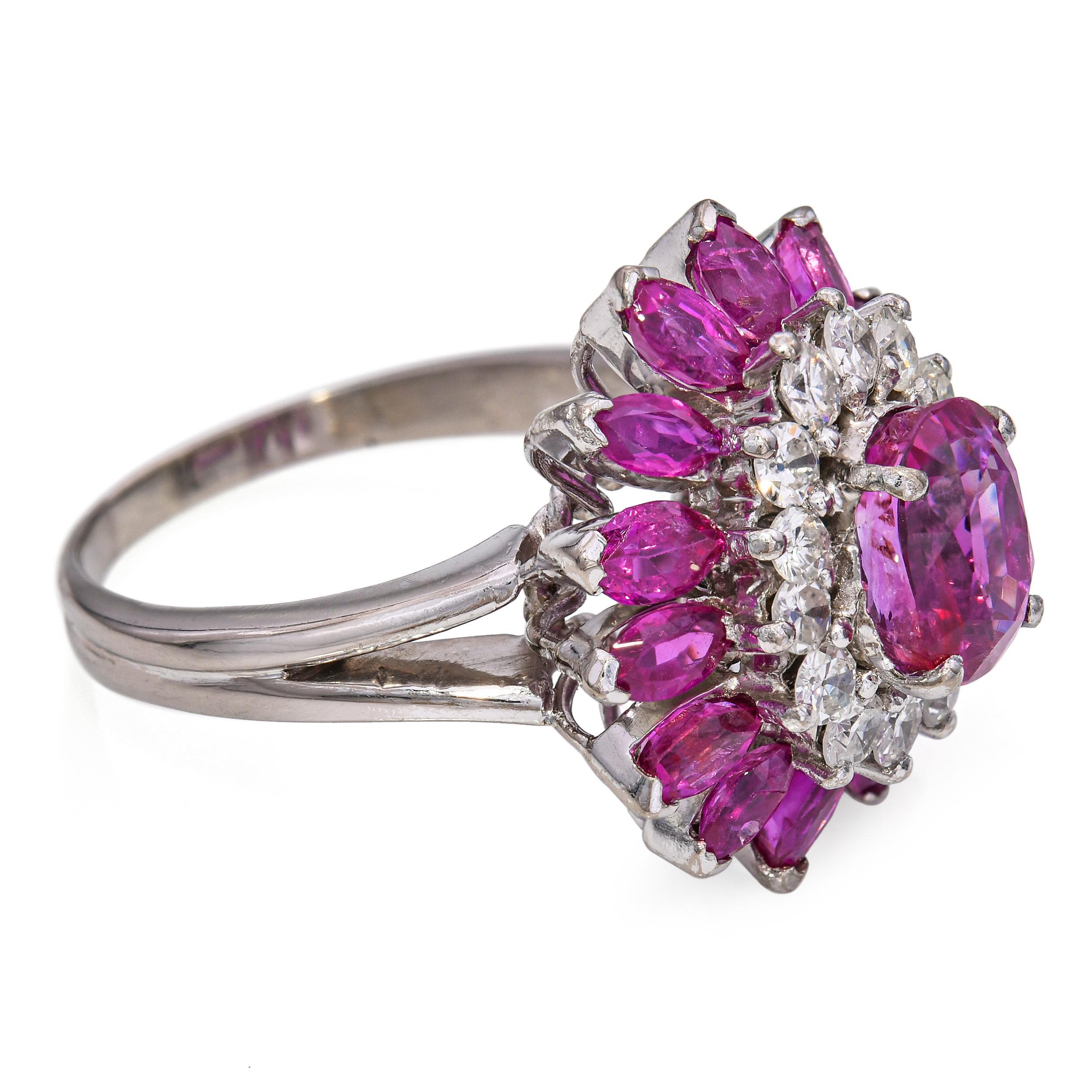 Vintage 18k Weißgold 2,51ct Vivid rötlich-rosa Saphir & Diamant Ring im Angebot 1