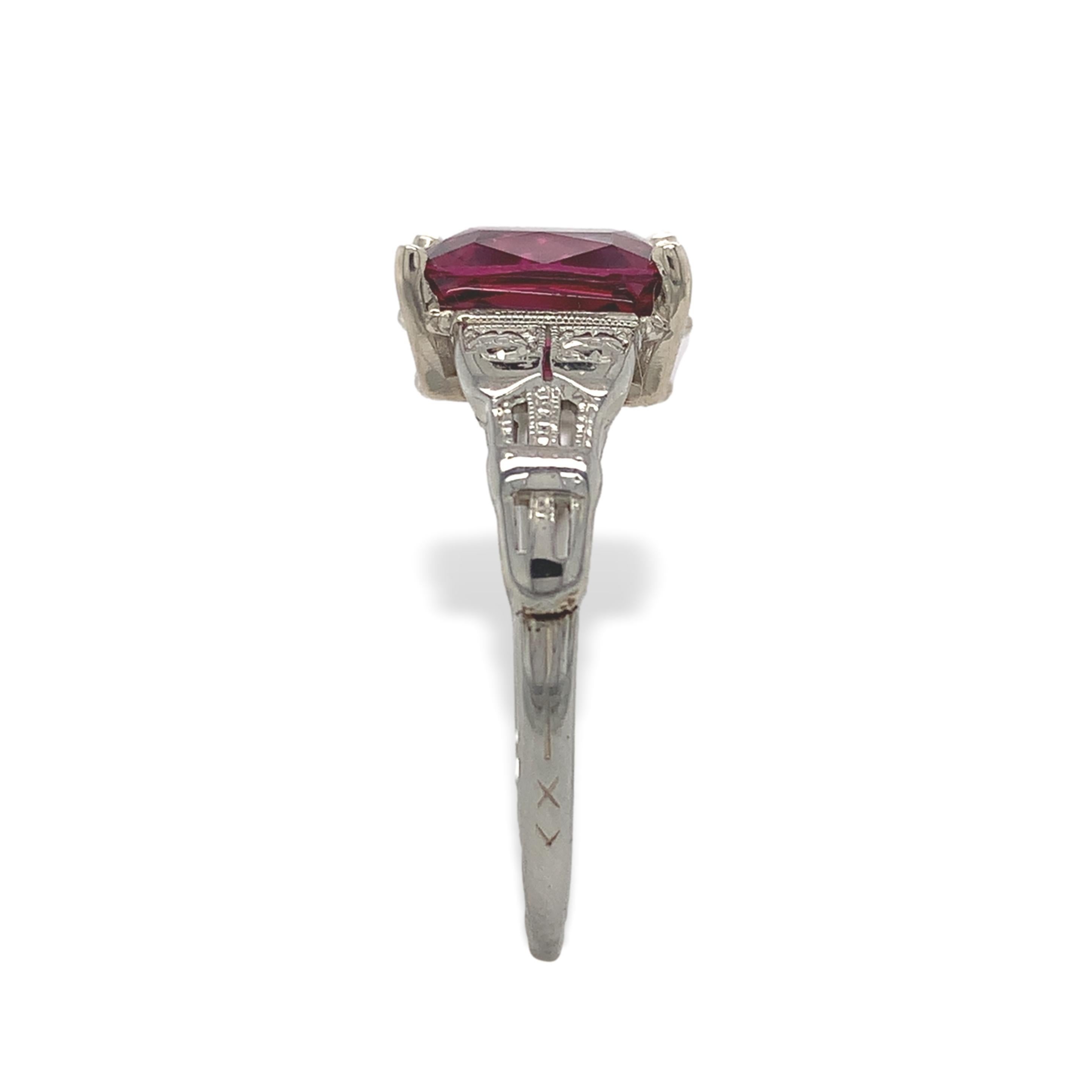 Vintage 18K White Gold 3.02 carat Garnet Ring size 8.5 In Good Condition For Sale In Big Bend, WI