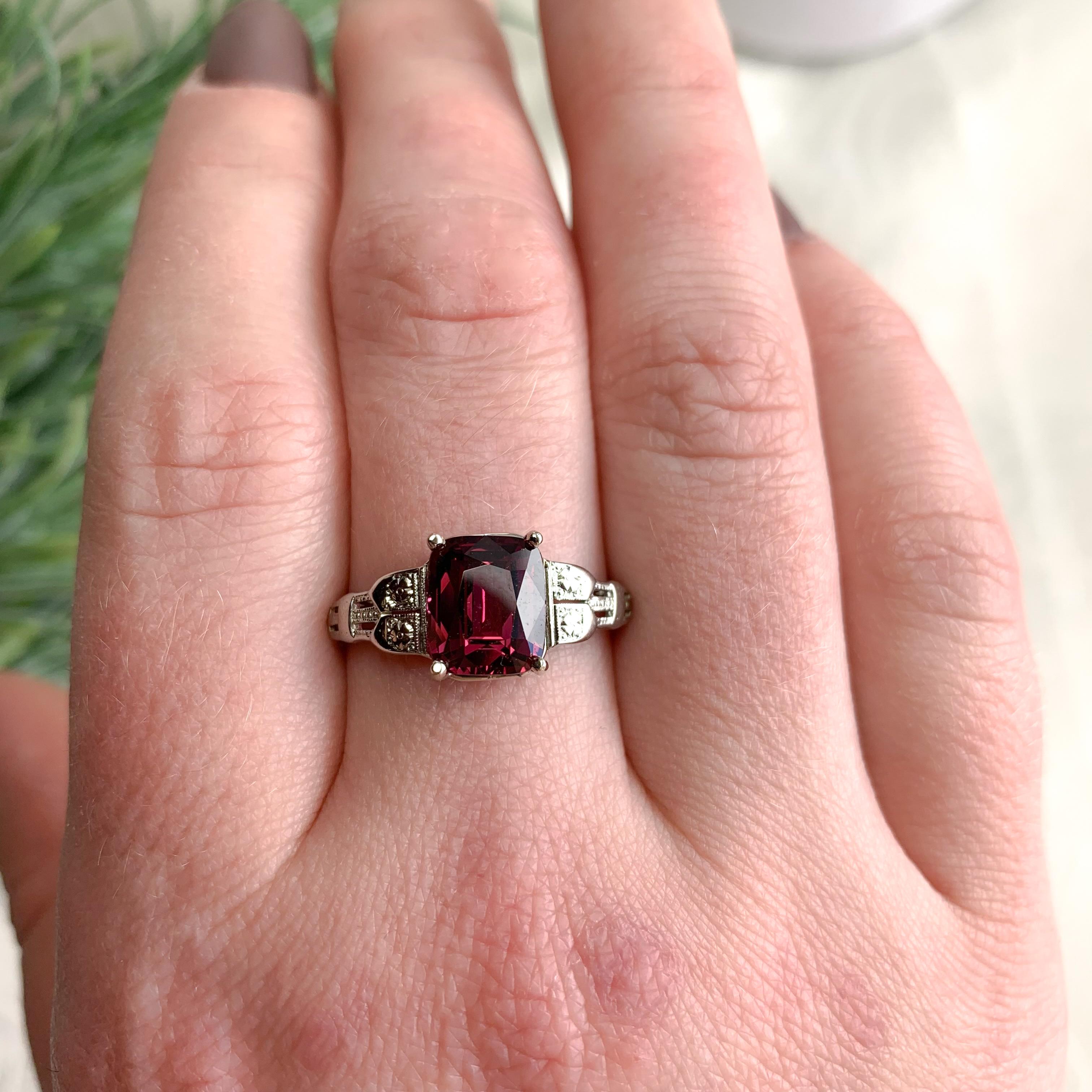 Vintage 18K White Gold 3.02 carat Garnet Ring size 8.5 For Sale 2