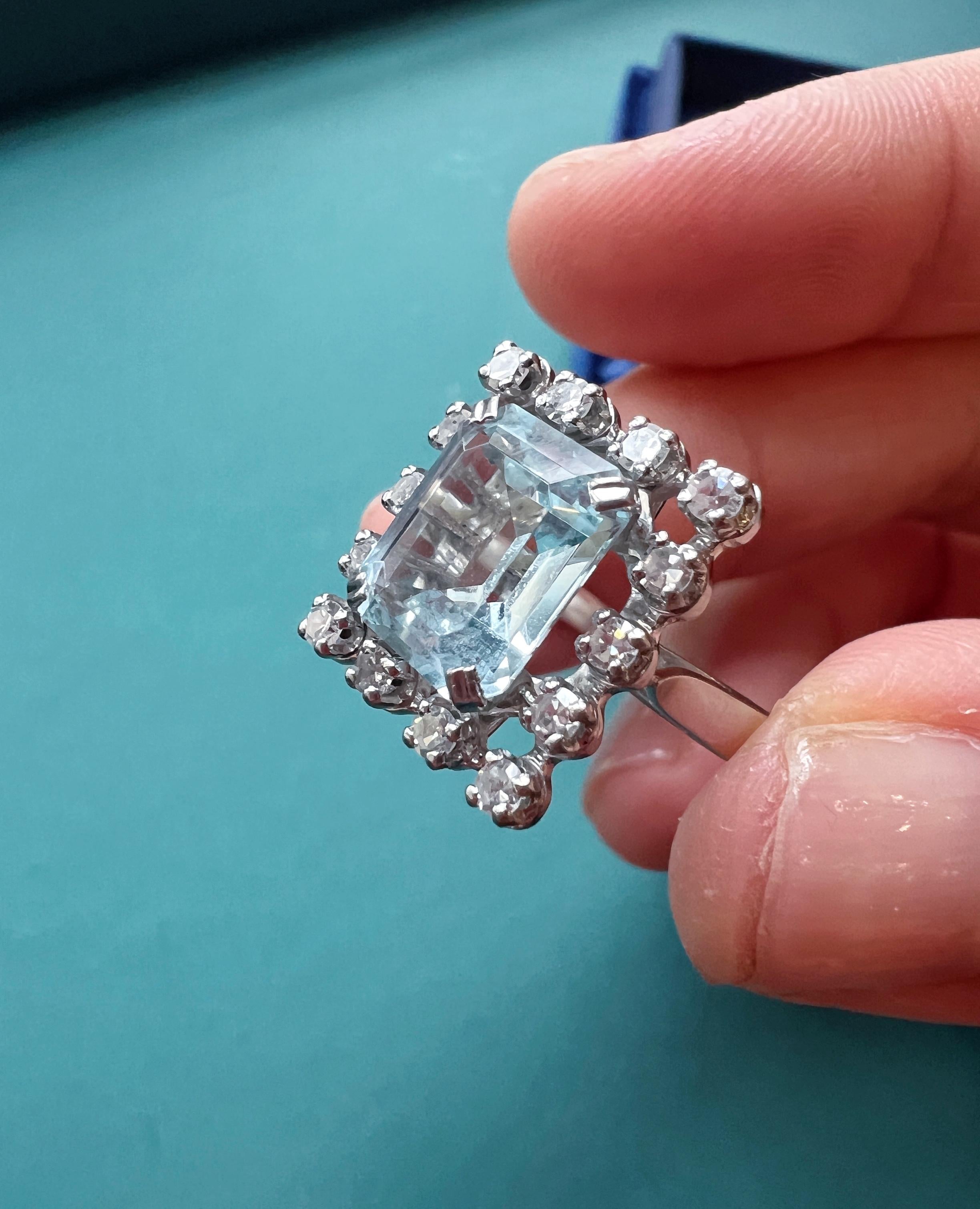 Vintage 18k White Gold 4cts Aquamarine Diamond Cocktail Ring In Good Condition In Versailles, FR