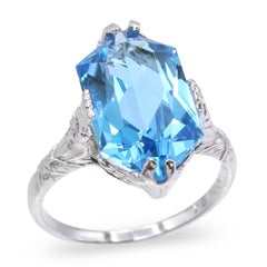 Bague vintage en or blanc 18 carats sertie d'une topaze bleue de 5,35 carats au total