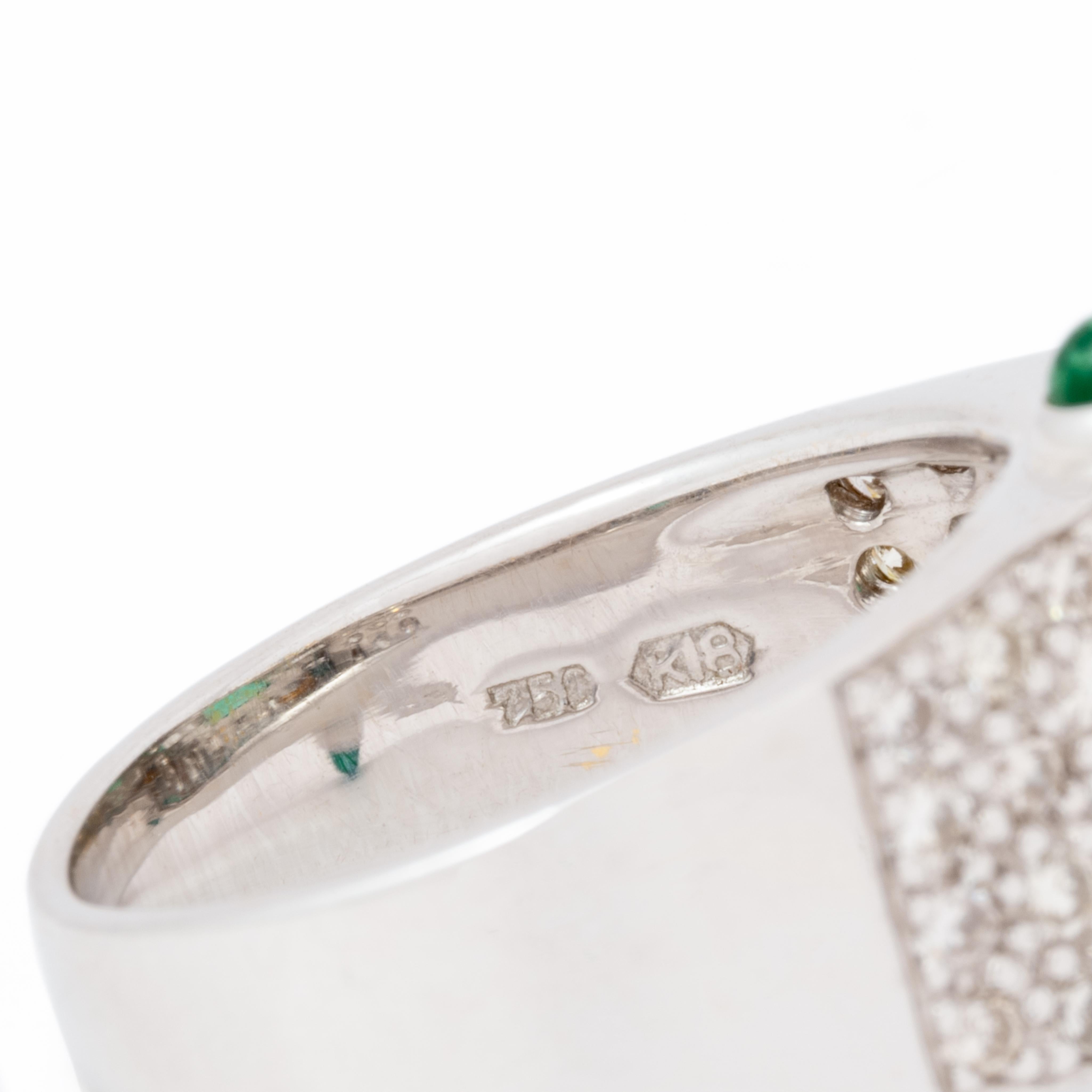 Or blanc 18 carats, émeraude colombienne de 0,75 carat et diamants de 0,95 carat Bon état - En vente à New York, NY