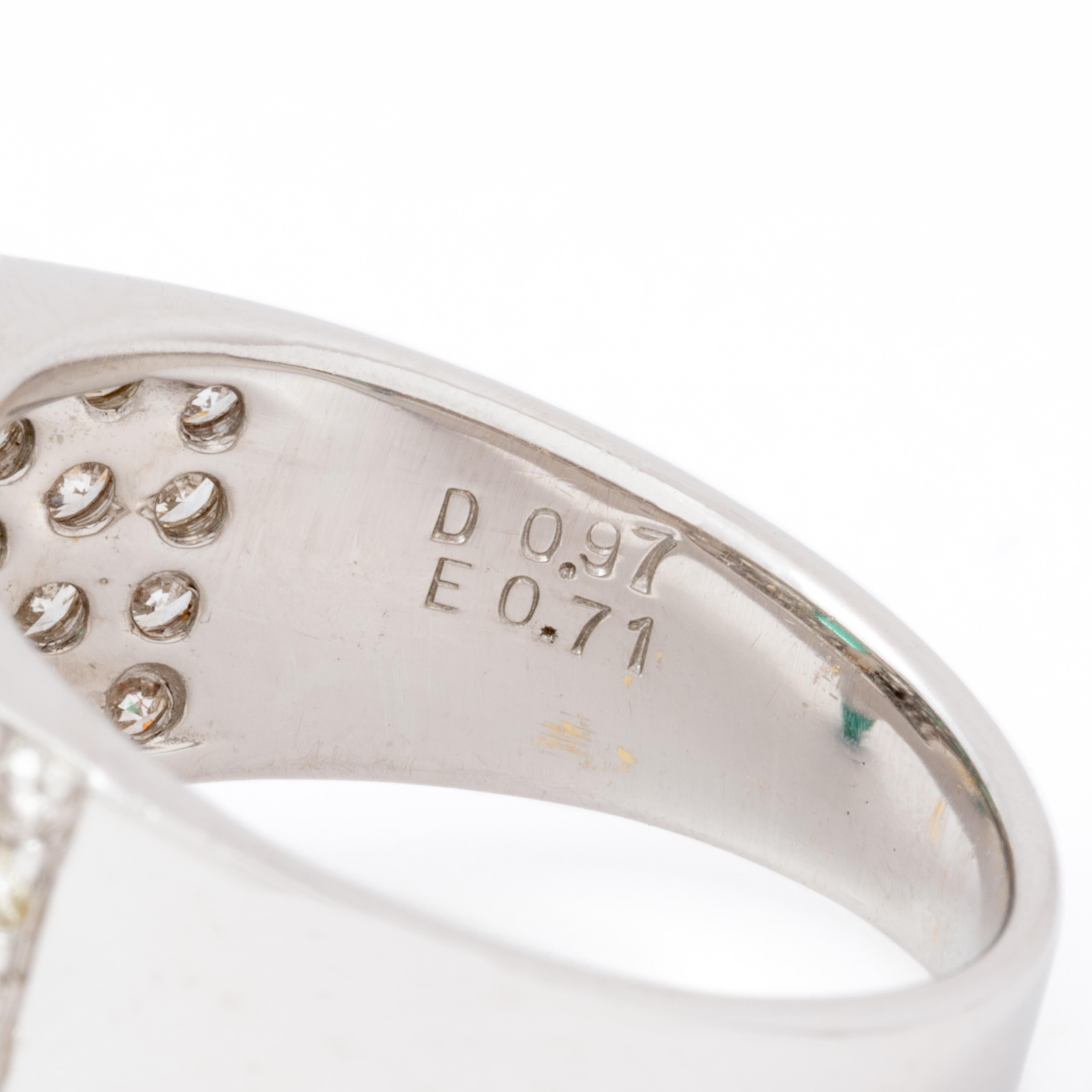 Or blanc 18 carats, émeraude colombienne de 0,75 carat et diamants de 0,95 carat Unisexe en vente