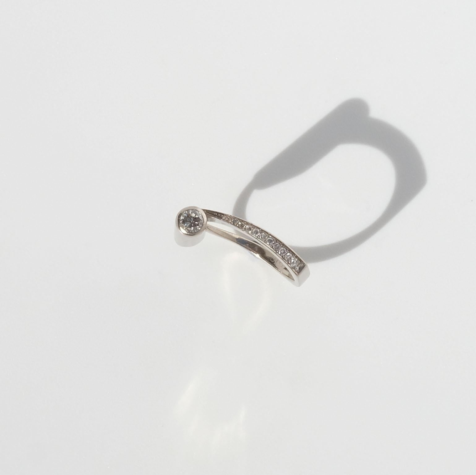 Anello vintage in oro bianco 18 carati e diamanti Vintage By 1976 in vendita 5