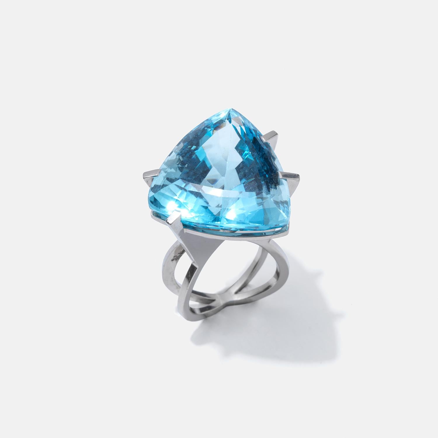 Vintage 18k White Gold and Topaz Ring by Swedish Master Rey Urban Made Year 1991 For Sale 2