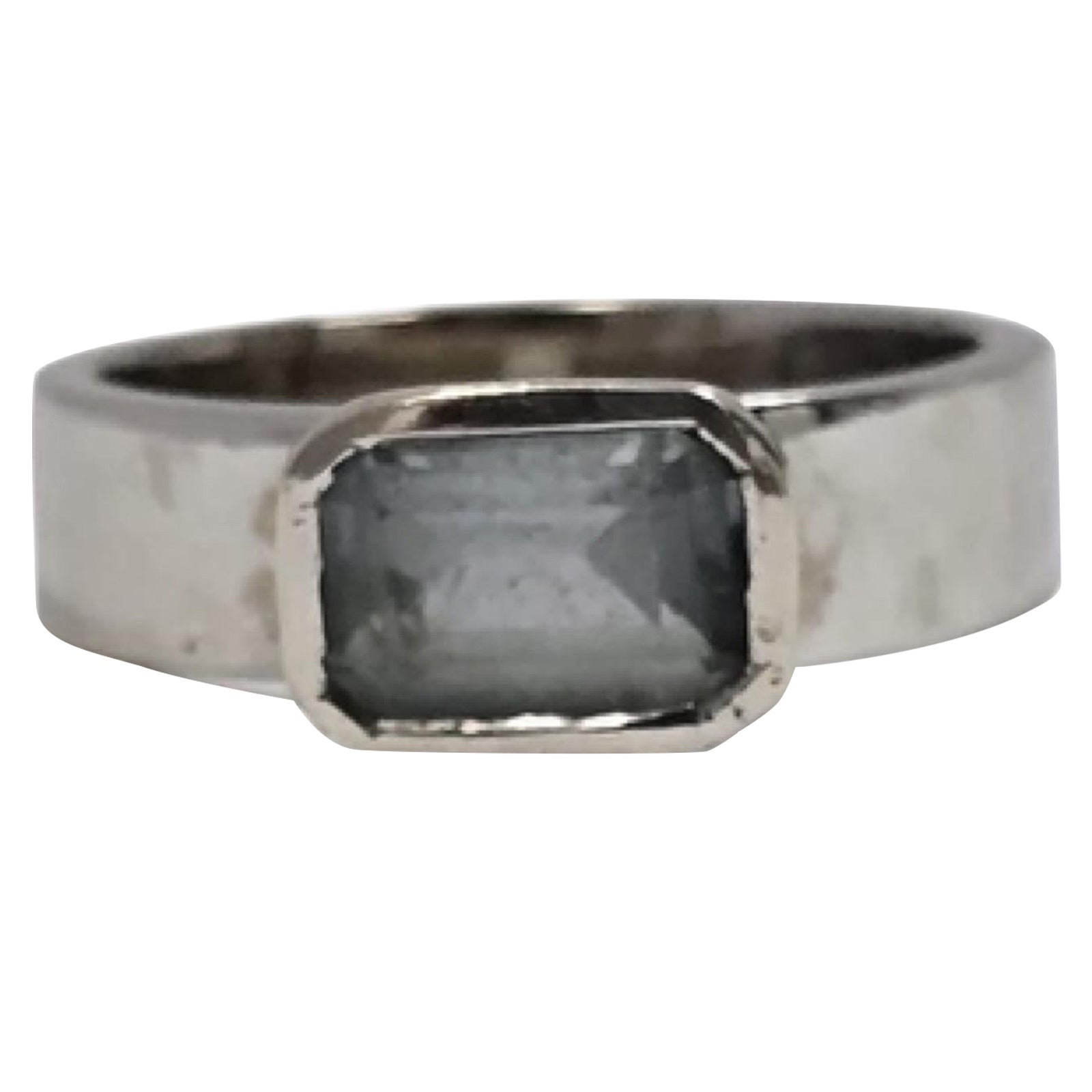 Anello vintage in oro bianco 18 carati con acquamarina 0.80ct taglio smeraldo