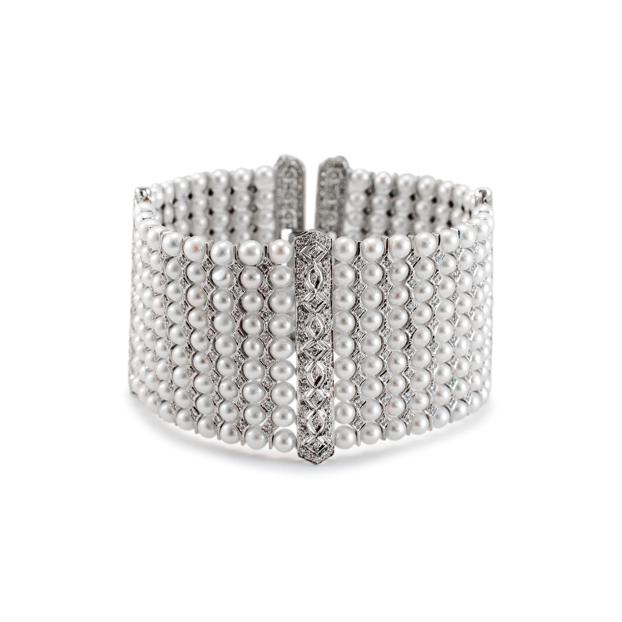 Taille ronde Bracelet vintage de style Art déco à neuf rangées de perles et diamants en or blanc 18 carats en vente