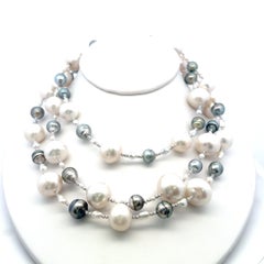 Collana vintage in oro bianco 18 carati con perle bianche e in titanio, 152,8 g