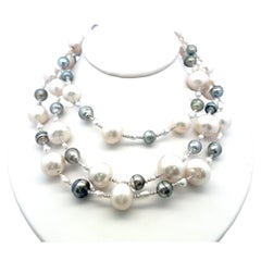 Collana vintage in oro bianco 18 carati con perle bianche e in titanio, 152,8 g