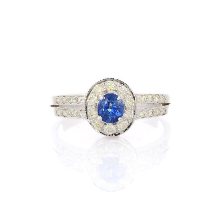 En vente :  Bague de fiançailles vintage en or blanc 18k avec saphir bleu et diamant Cadeau pour elle 4