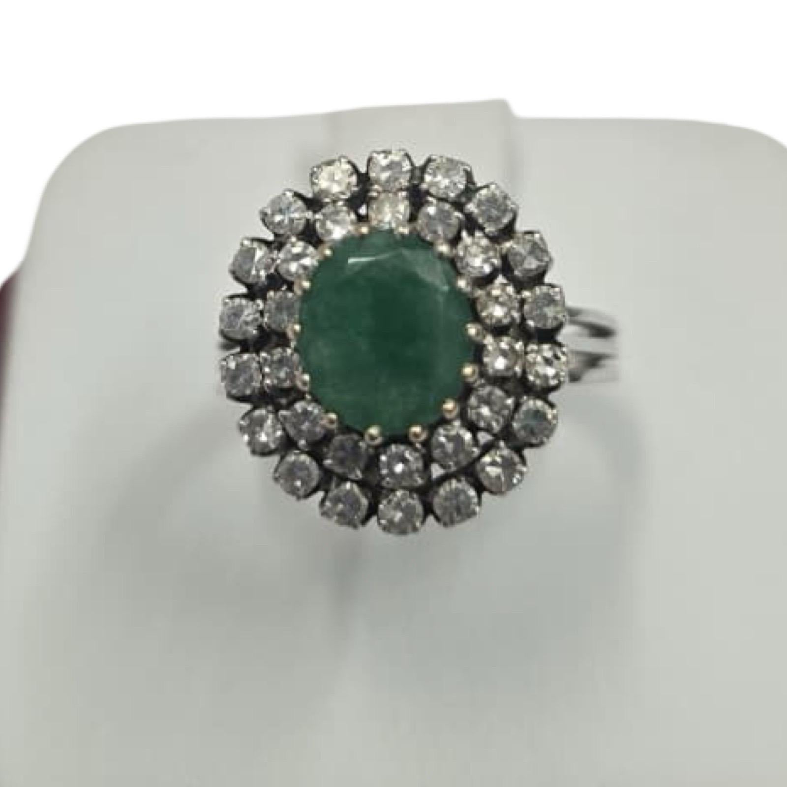 Vintage 18K Weißgold Cabochon Smaragd und Old Cut Diamond Double Halo Ring im Angebot 5