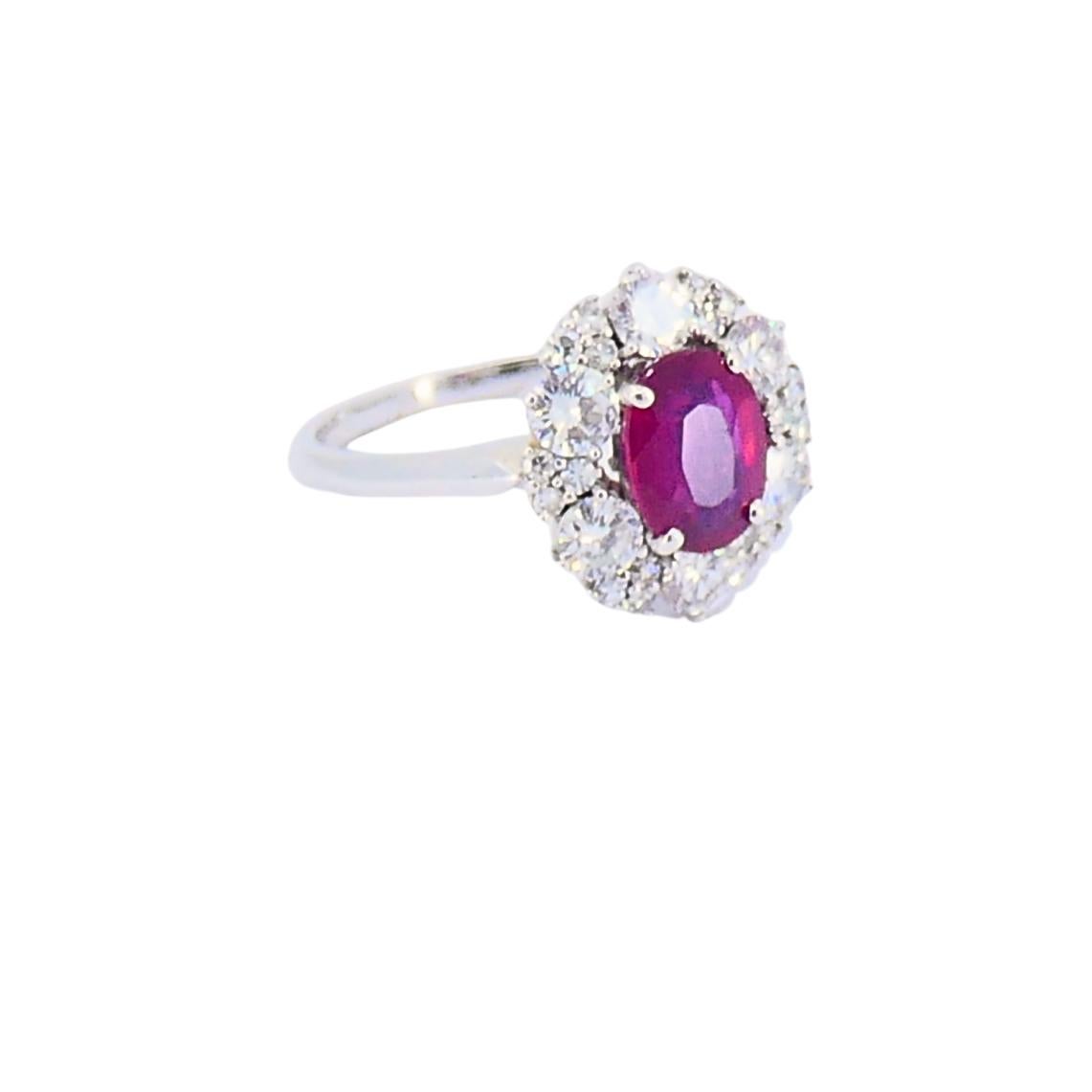 Vintage 18k Weißgold Cluster Ring Diamant Rubin 1,75ct Burma (Gemischter Schliff) im Angebot