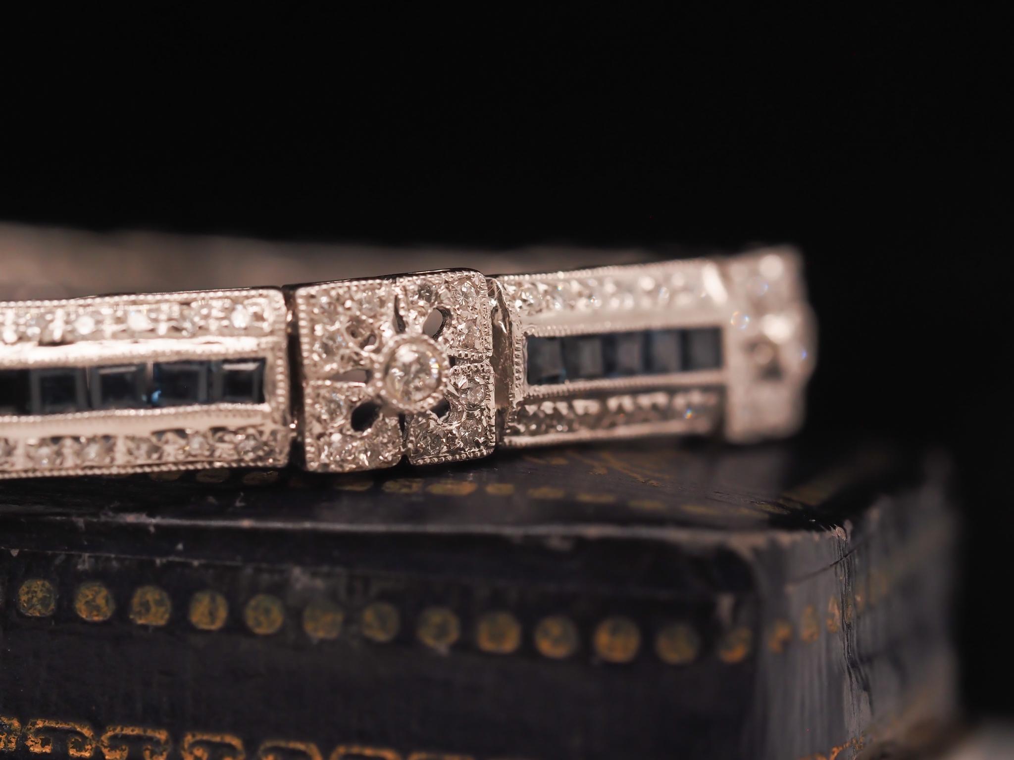 Bracelet vintage en or blanc 18 carats avec diamants et saphirs Bon état - En vente à Atlanta, GA