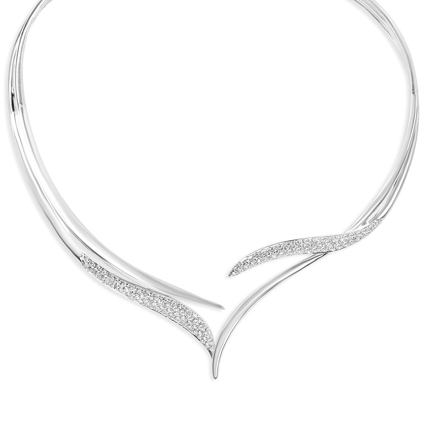 Collar de diamantes vintage de oro blanco de 18k

Se trata de un impresionante collar contemporáneo que muestra una artesanía excepcional y una sensibilidad de diseño moderna. He aquí lo que hace que esta pieza sea tan distintiva:

Arquitectura de