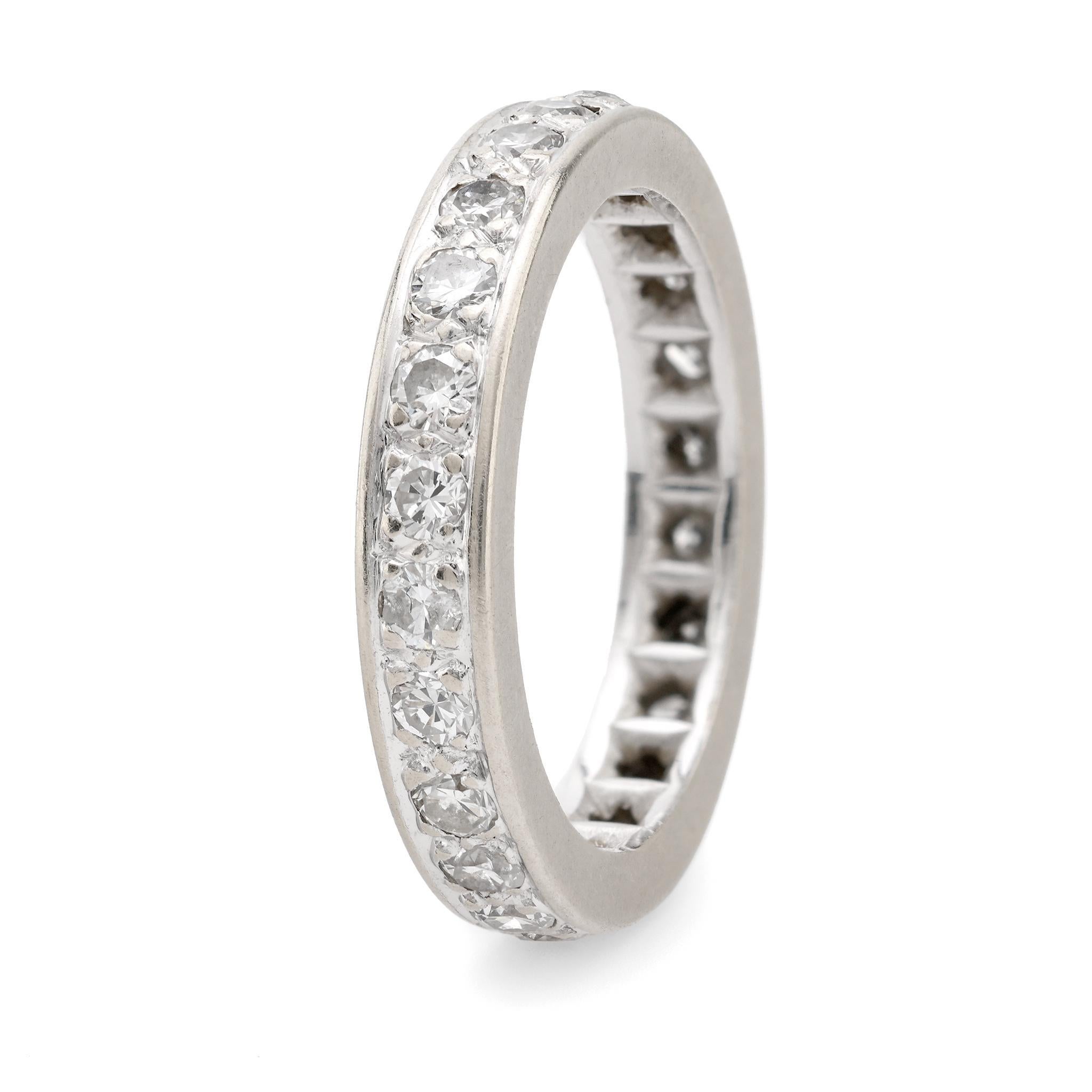 Brilliant Cut Vintage 18k white gold diamond eternity band